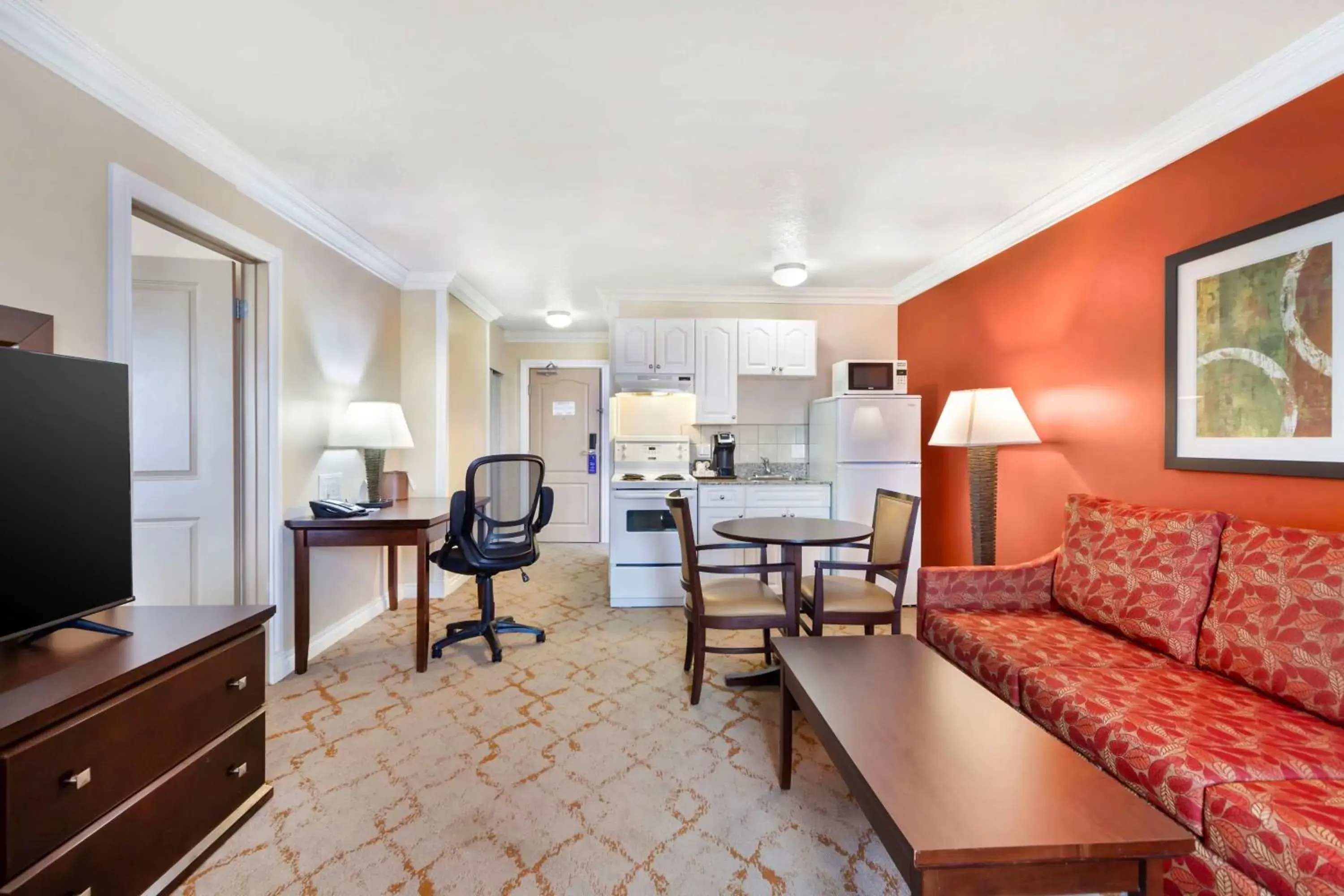 Bedroom in Best Western PLUS Mirage Hotel and Resort Bedroom in Best Western PLUS Mirage Hotel and Resort