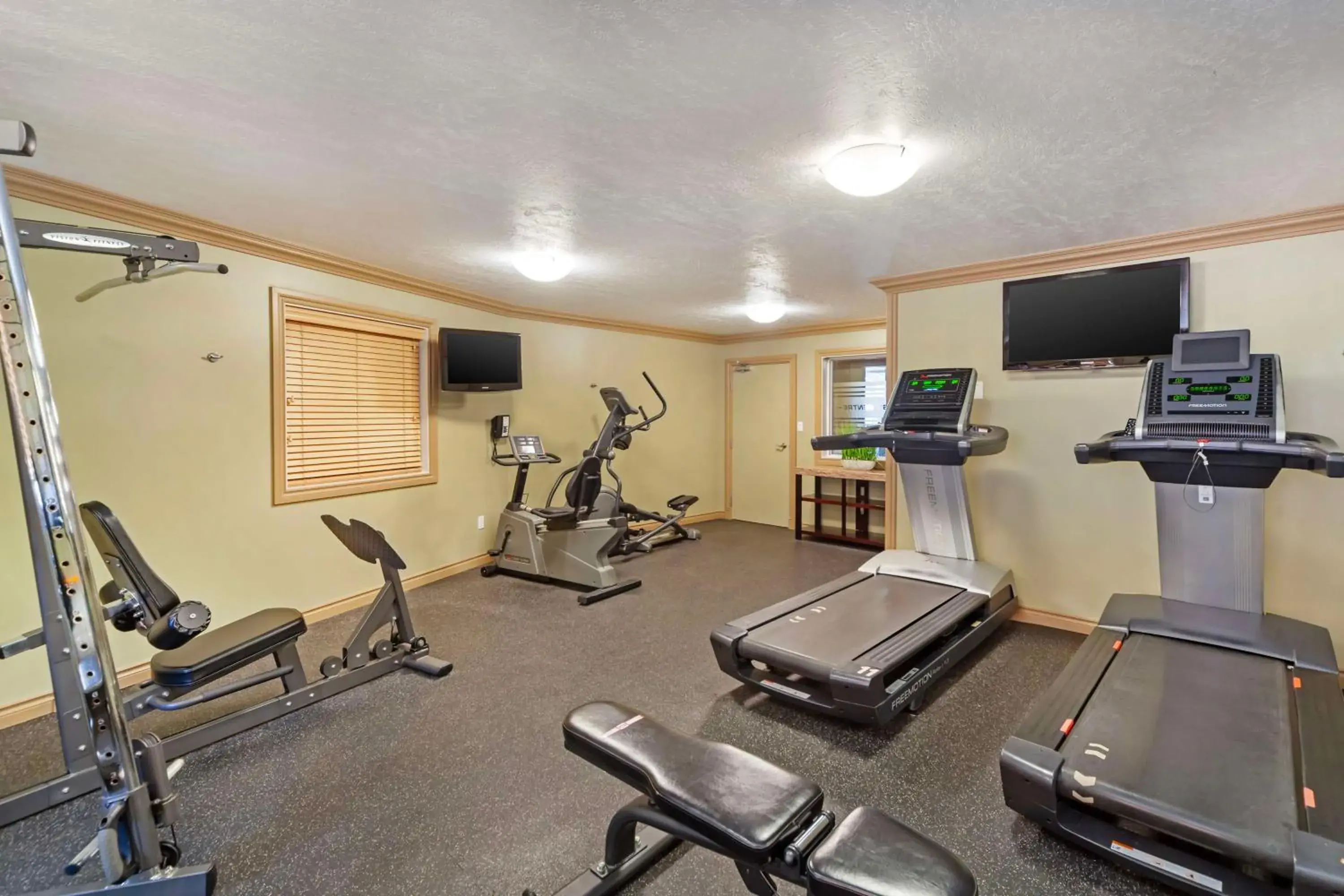 Fitness centre/facilities in Best Western PLUS Mirage Hotel and Resort Fitness centre/facilities in Best Western PLUS Mirage Hotel and Resort