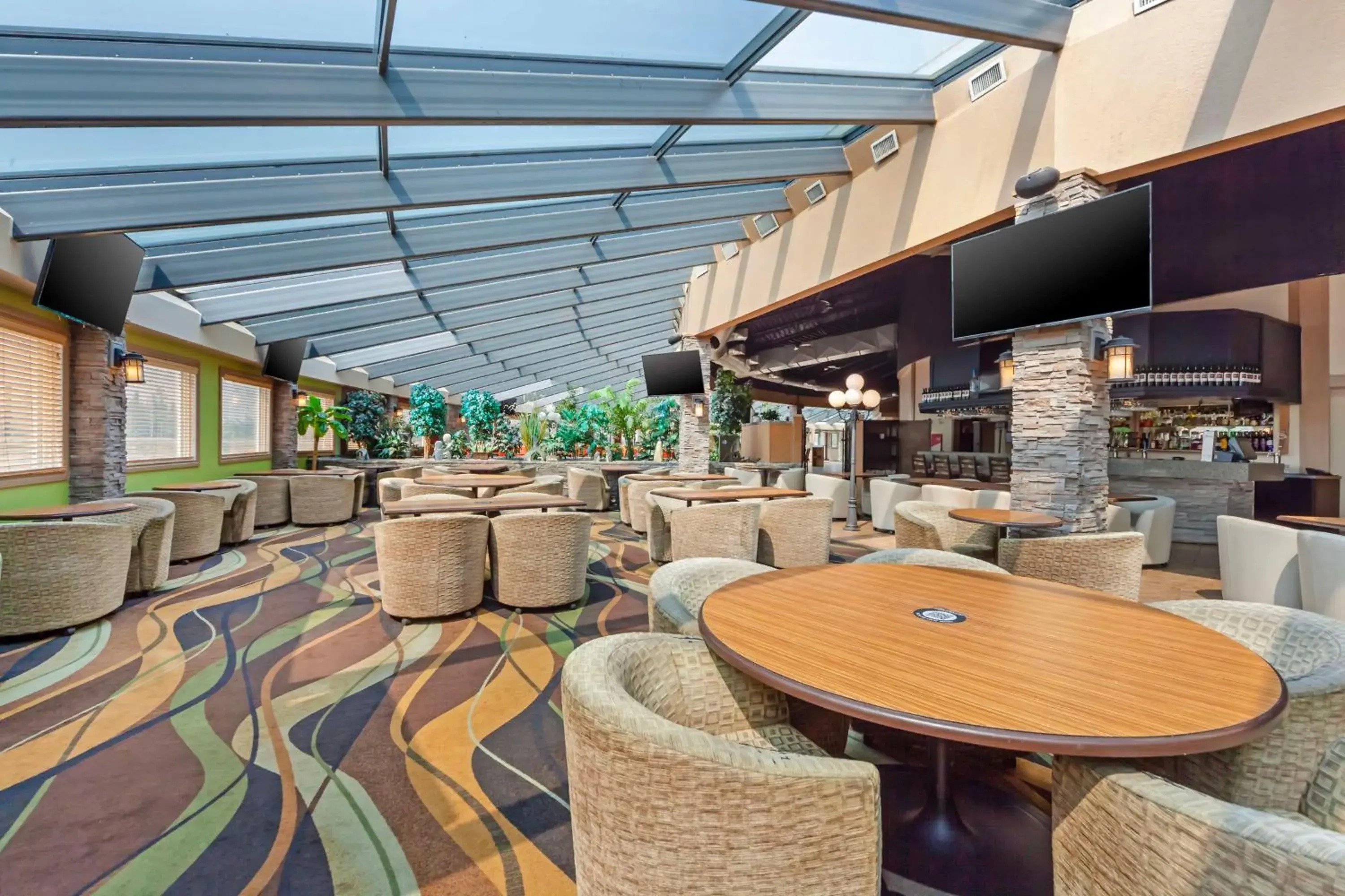 Property building in Best Western PLUS Mirage Hotel and Resort Property building in Best Western PLUS Mirage Hotel and Resort