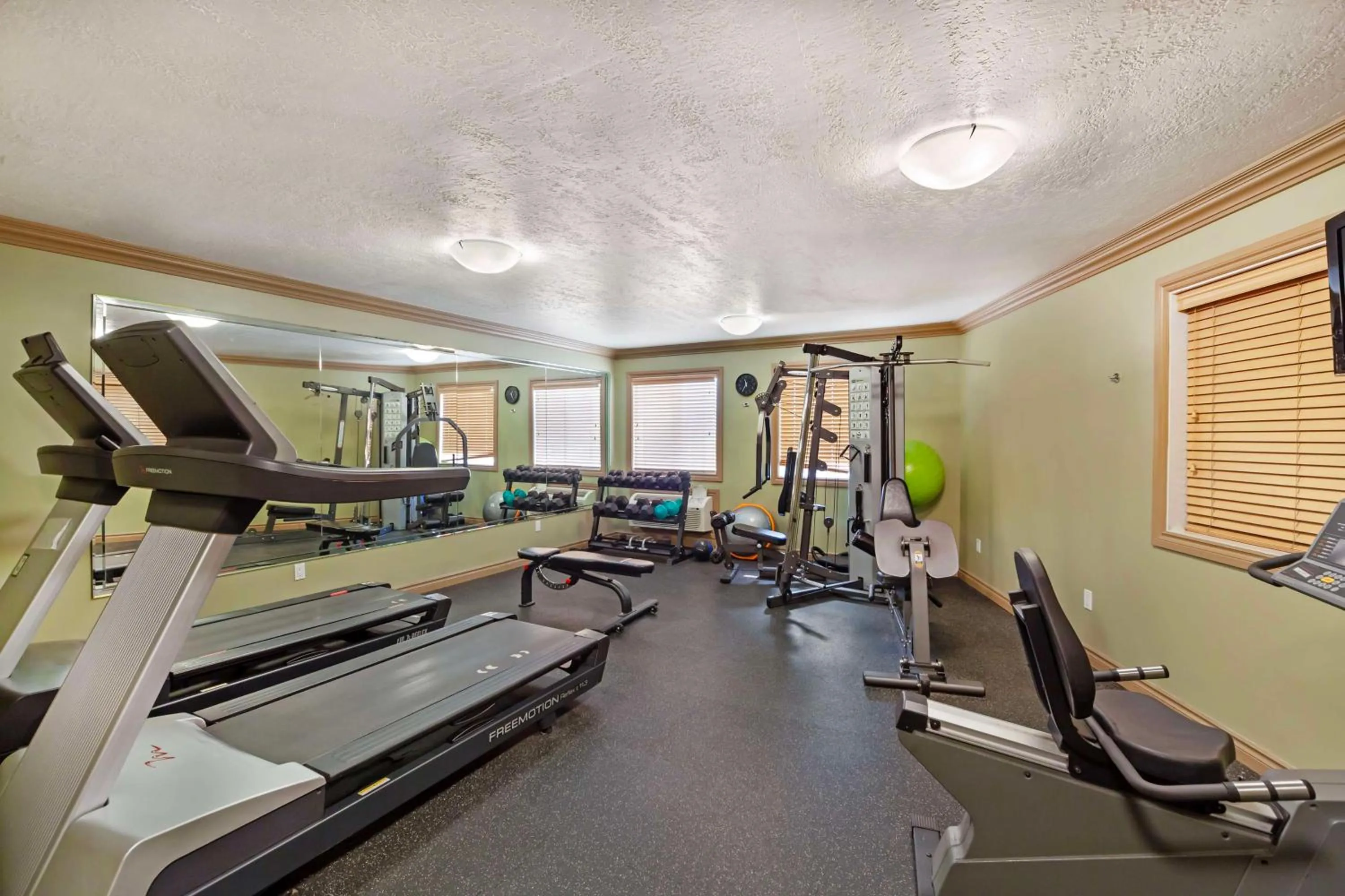 Fitness centre/facilities in Best Western PLUS Mirage Hotel and Resort