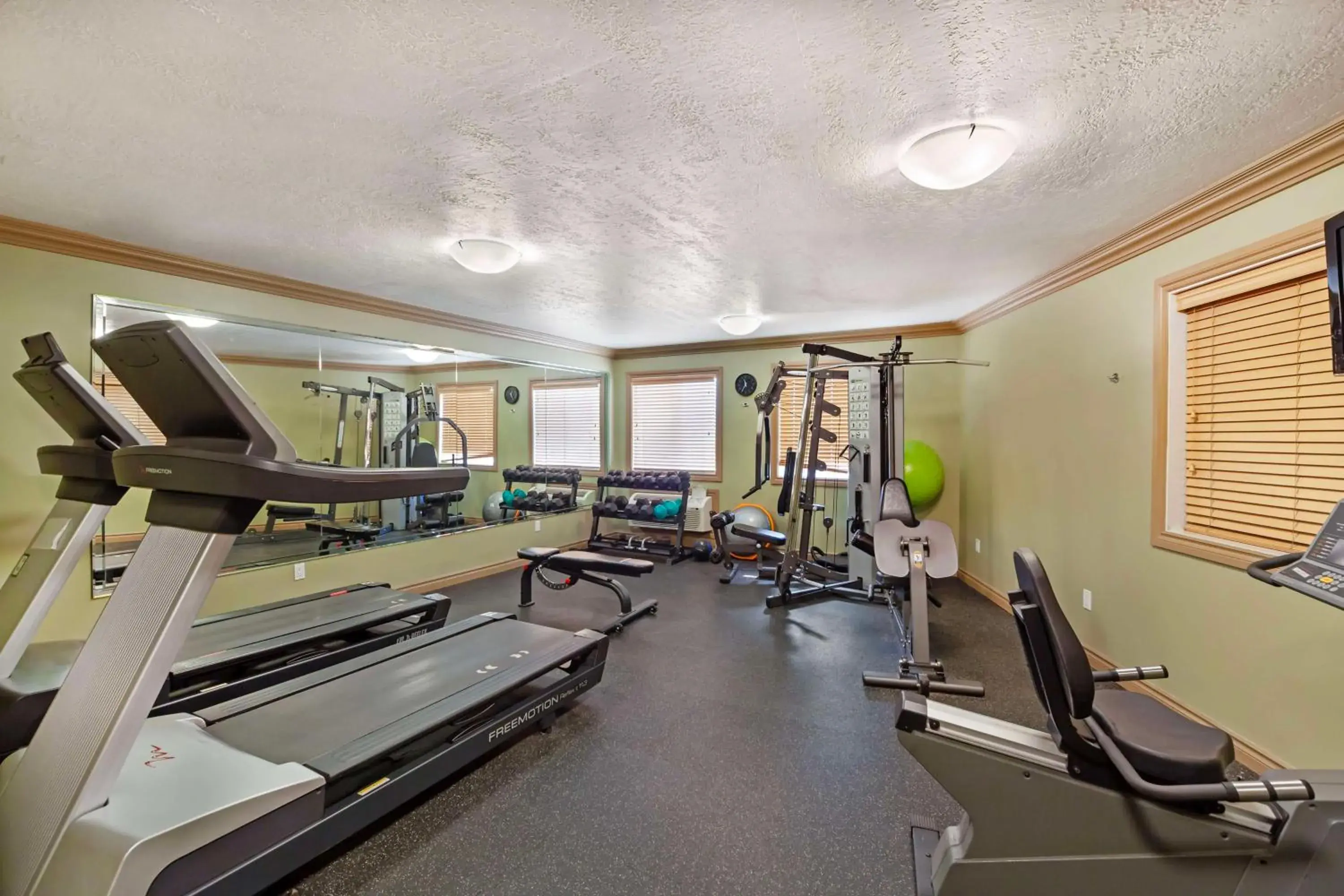 Fitness centre/facilities in Best Western PLUS Mirage Hotel and Resort Fitness centre/facilities in Best Western PLUS Mirage Hotel and Resort