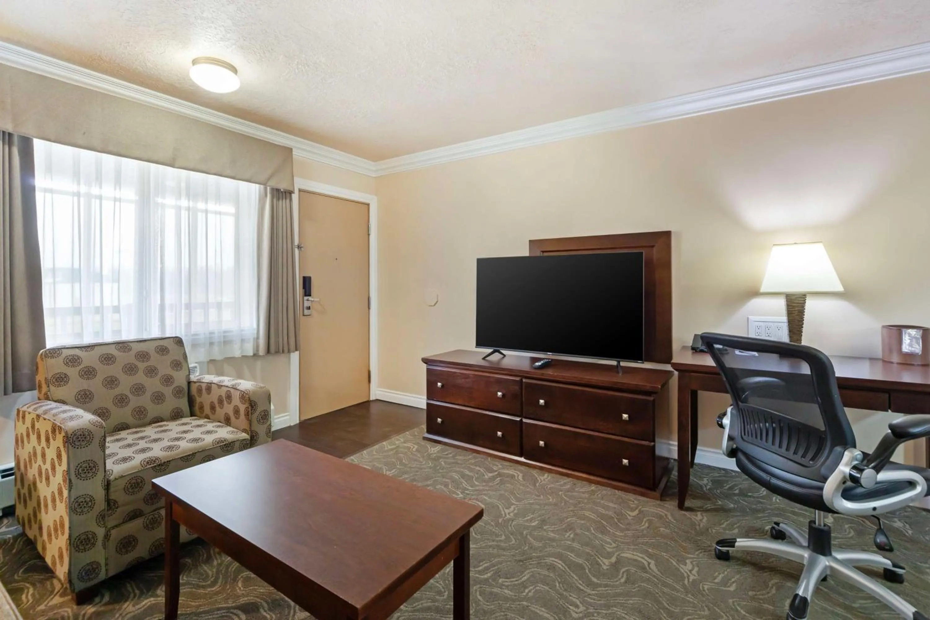 Bedroom in Best Western PLUS Mirage Hotel and Resort