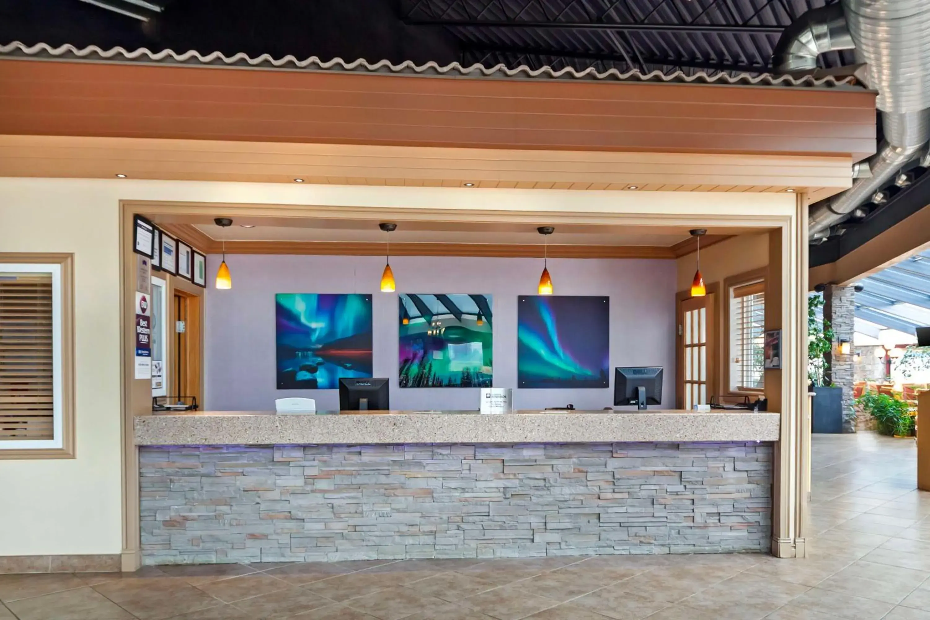 Lobby or reception in Best Western PLUS Mirage Hotel and Resort Lobby or reception in Best Western PLUS Mirage Hotel and Resort