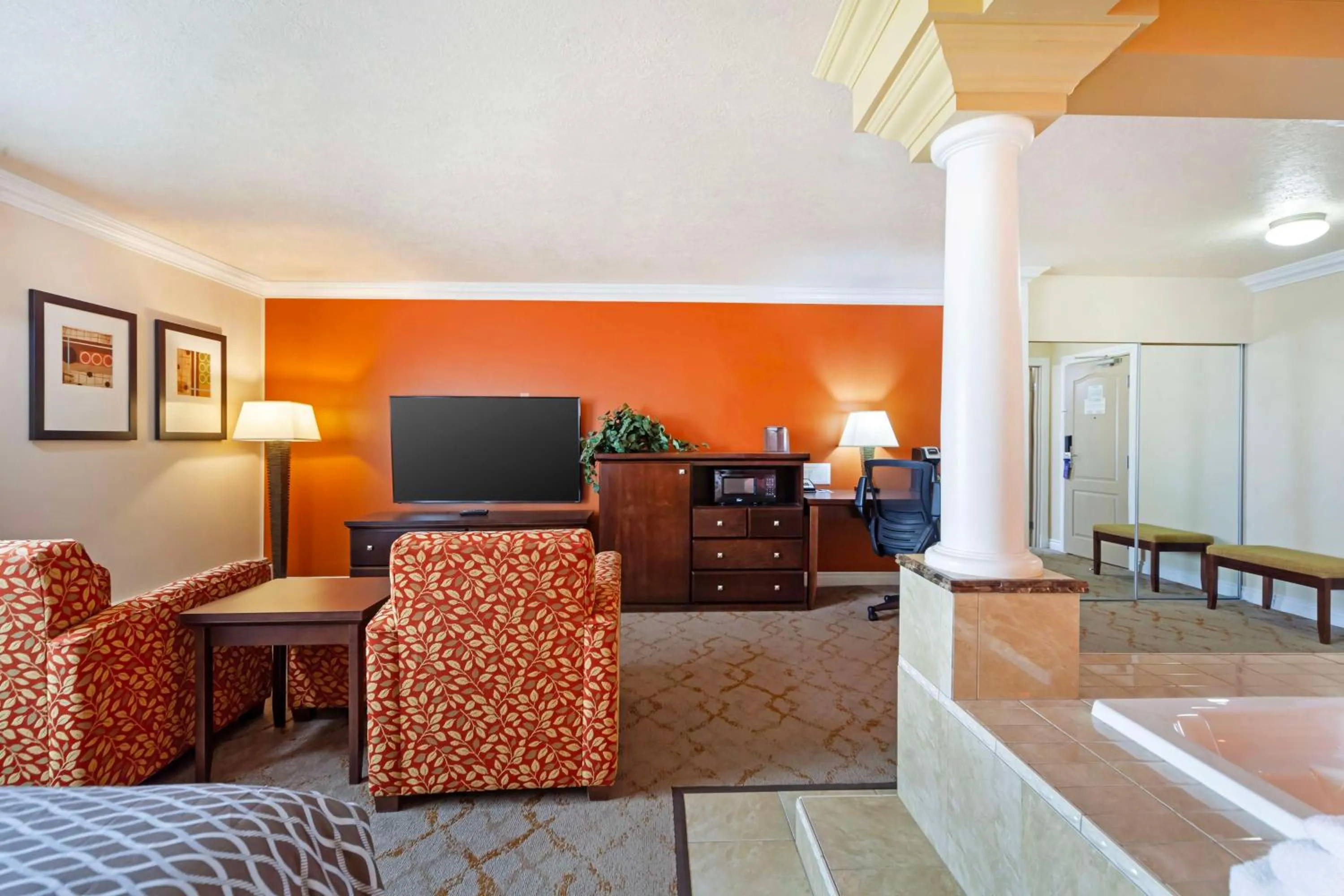 Bedroom in Best Western PLUS Mirage Hotel and Resort