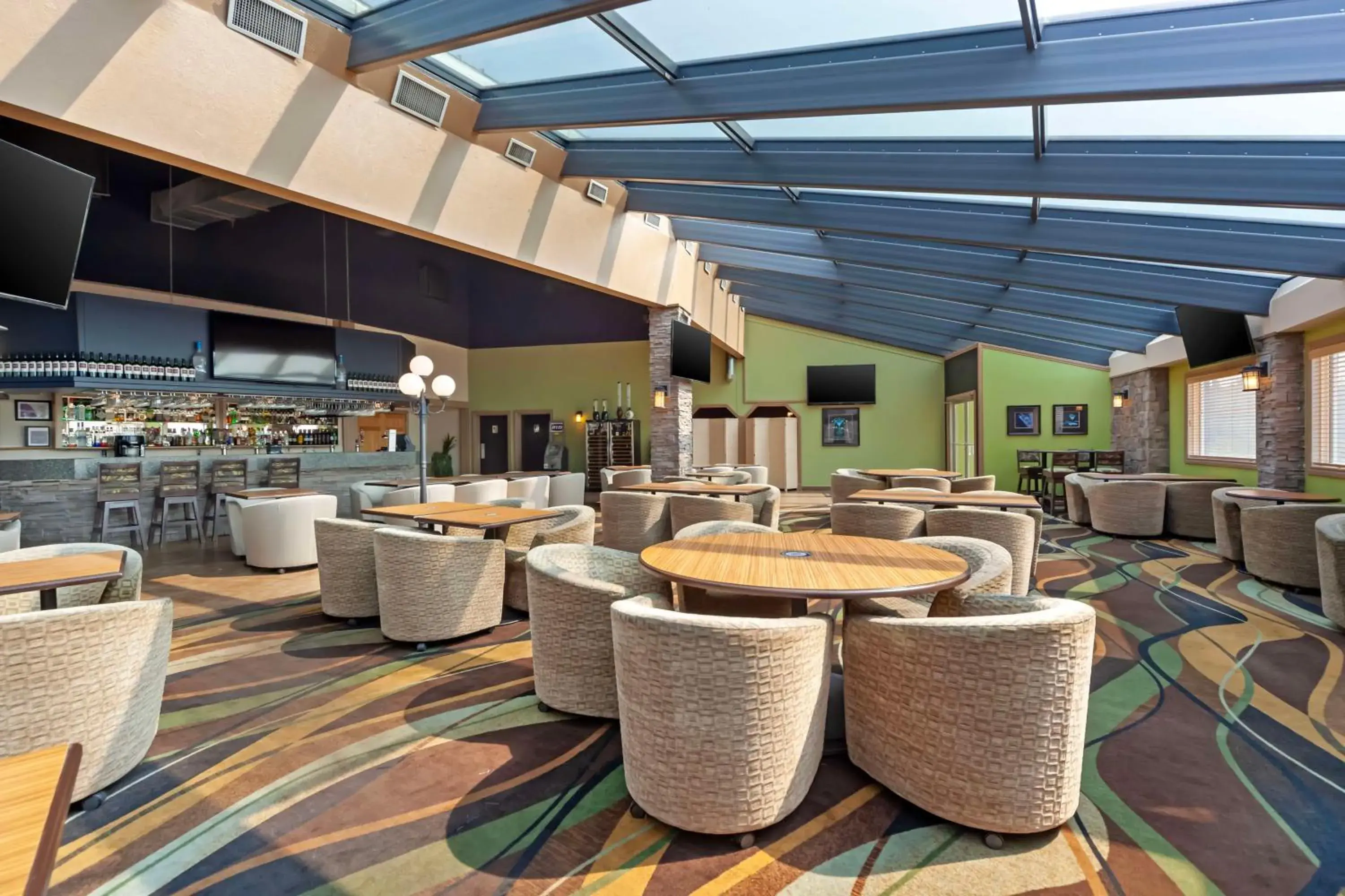 Property building in Best Western PLUS Mirage Hotel and Resort Property building in Best Western PLUS Mirage Hotel and Resort