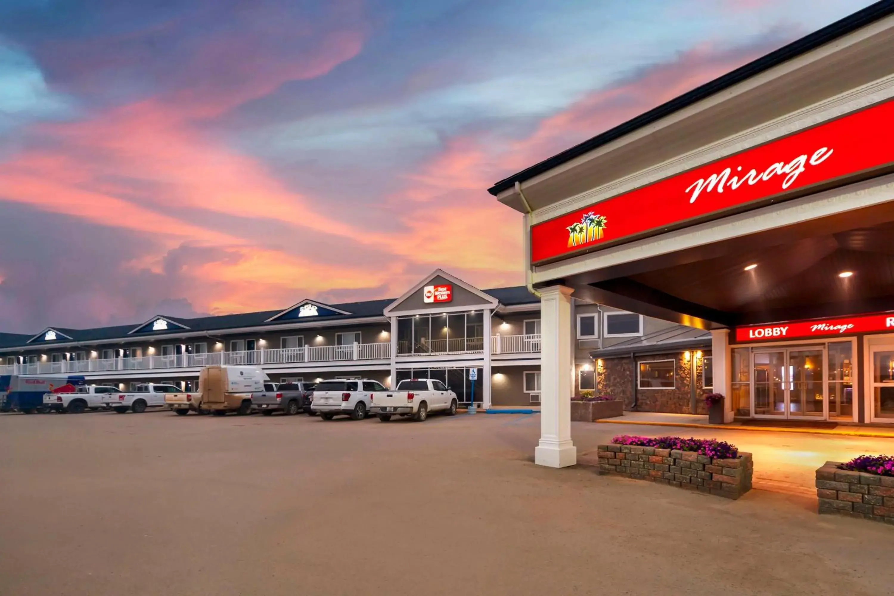 Property building in Best Western PLUS Mirage Hotel and Resort Property building in Best Western PLUS Mirage Hotel and Resort