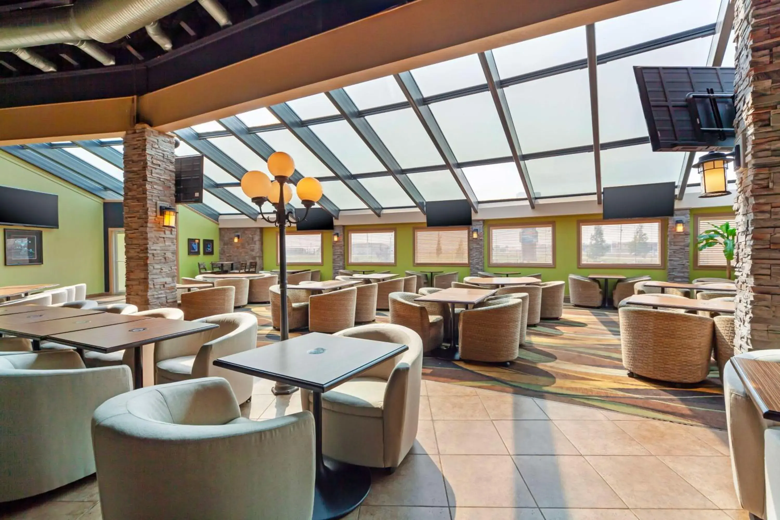 Property building in Best Western PLUS Mirage Hotel and Resort Property building in Best Western PLUS Mirage Hotel and Resort