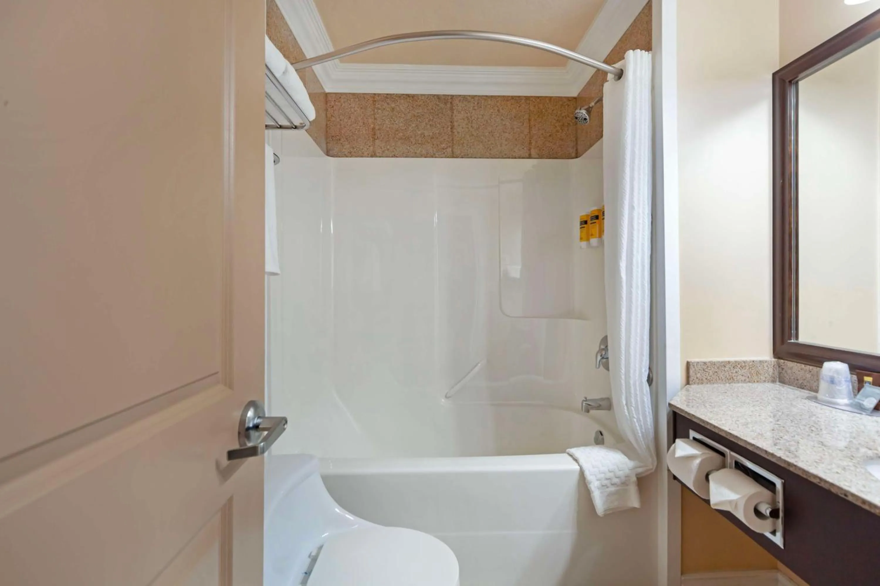 Bathroom in Best Western PLUS Mirage Hotel and Resort