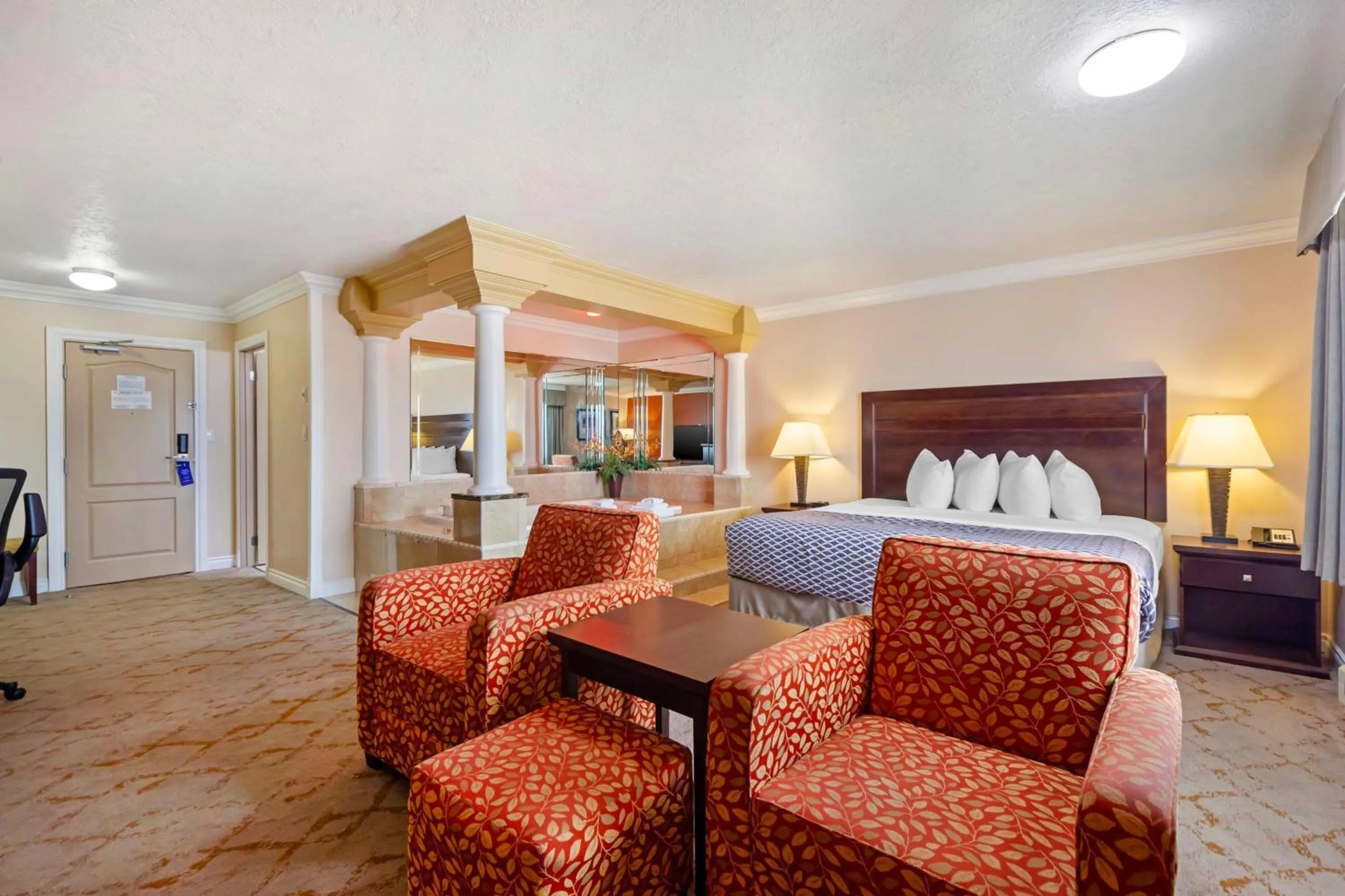 Bedroom in Best Western PLUS Mirage Hotel and Resort