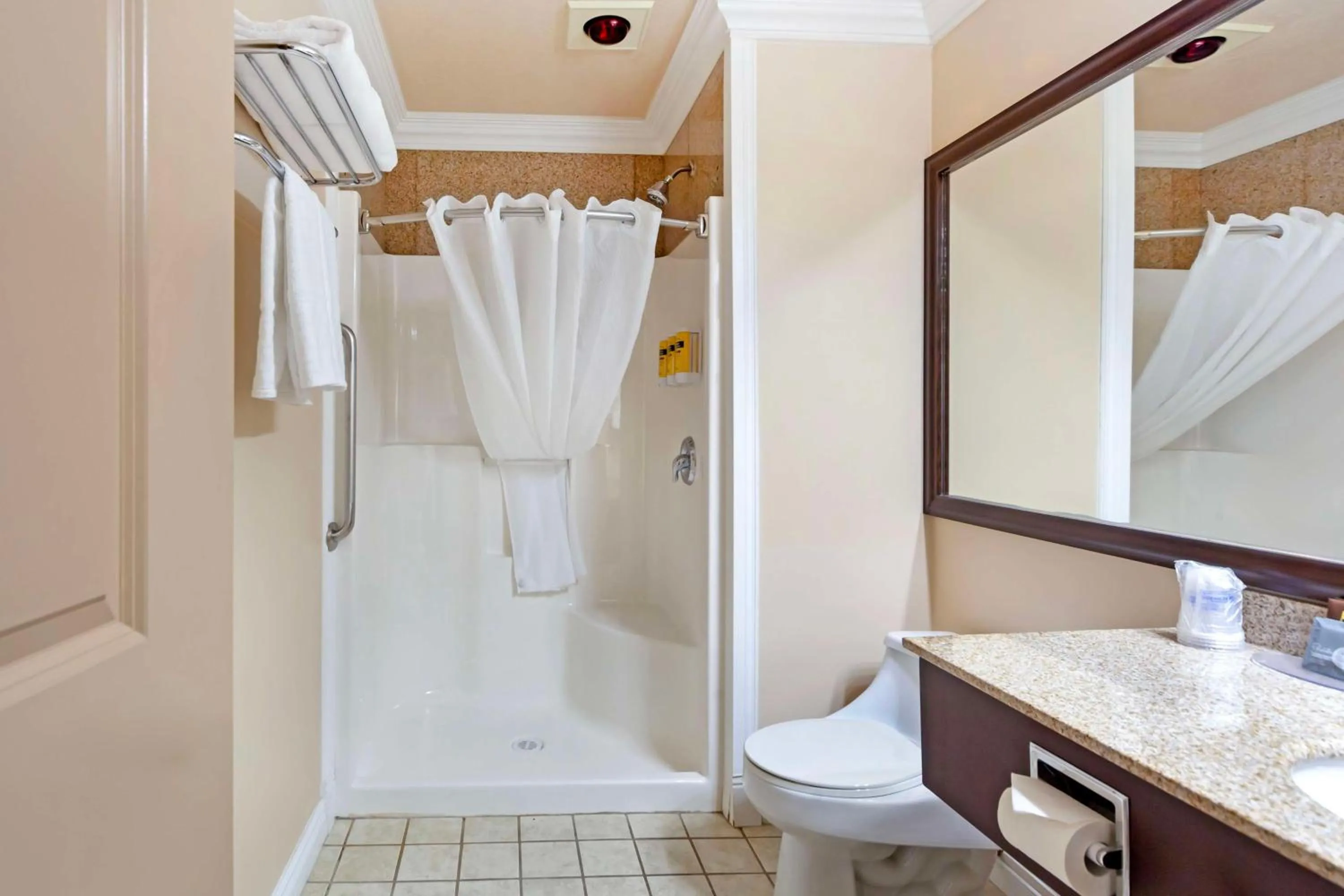 Bathroom in Best Western PLUS Mirage Hotel and Resort