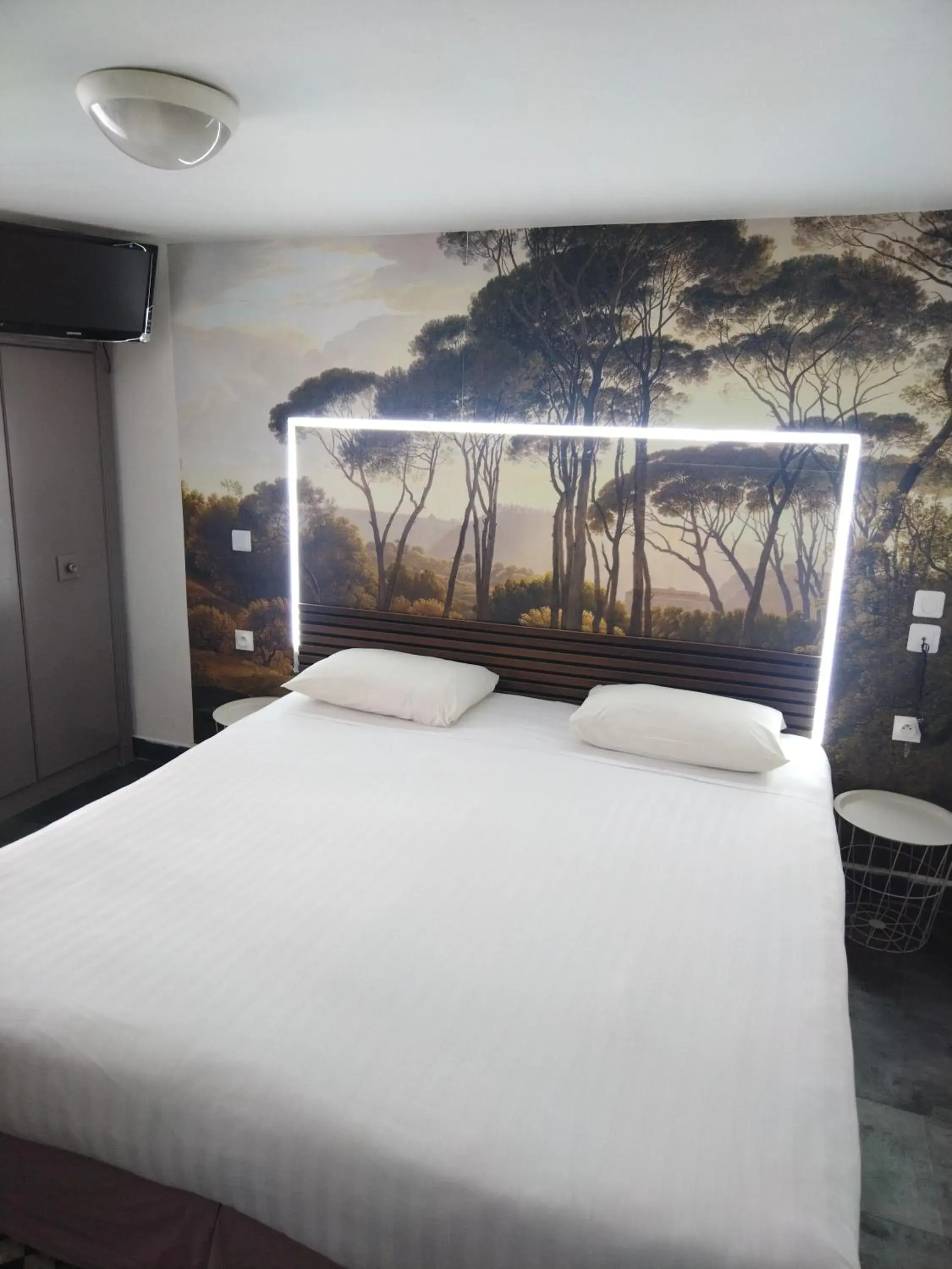 Bed in Hôtel de l'Europe Bed in Hôtel de l'Europe