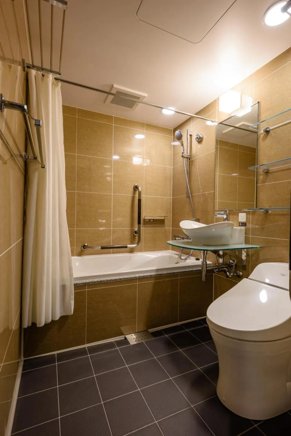 Bathroom in APA Hotel TKP Keikyu Kawasaki Ekimae