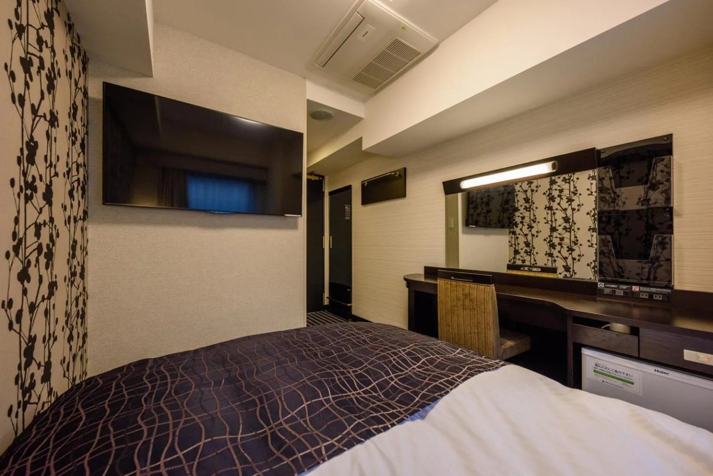 Bed in APA Hotel TKP Keikyu Kawasaki Ekimae