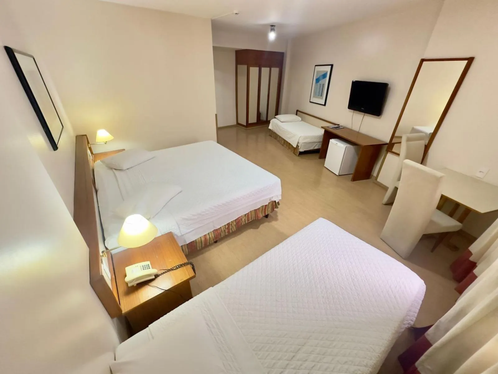 Communal lounge/ TV room, Bed in César Park Hotel