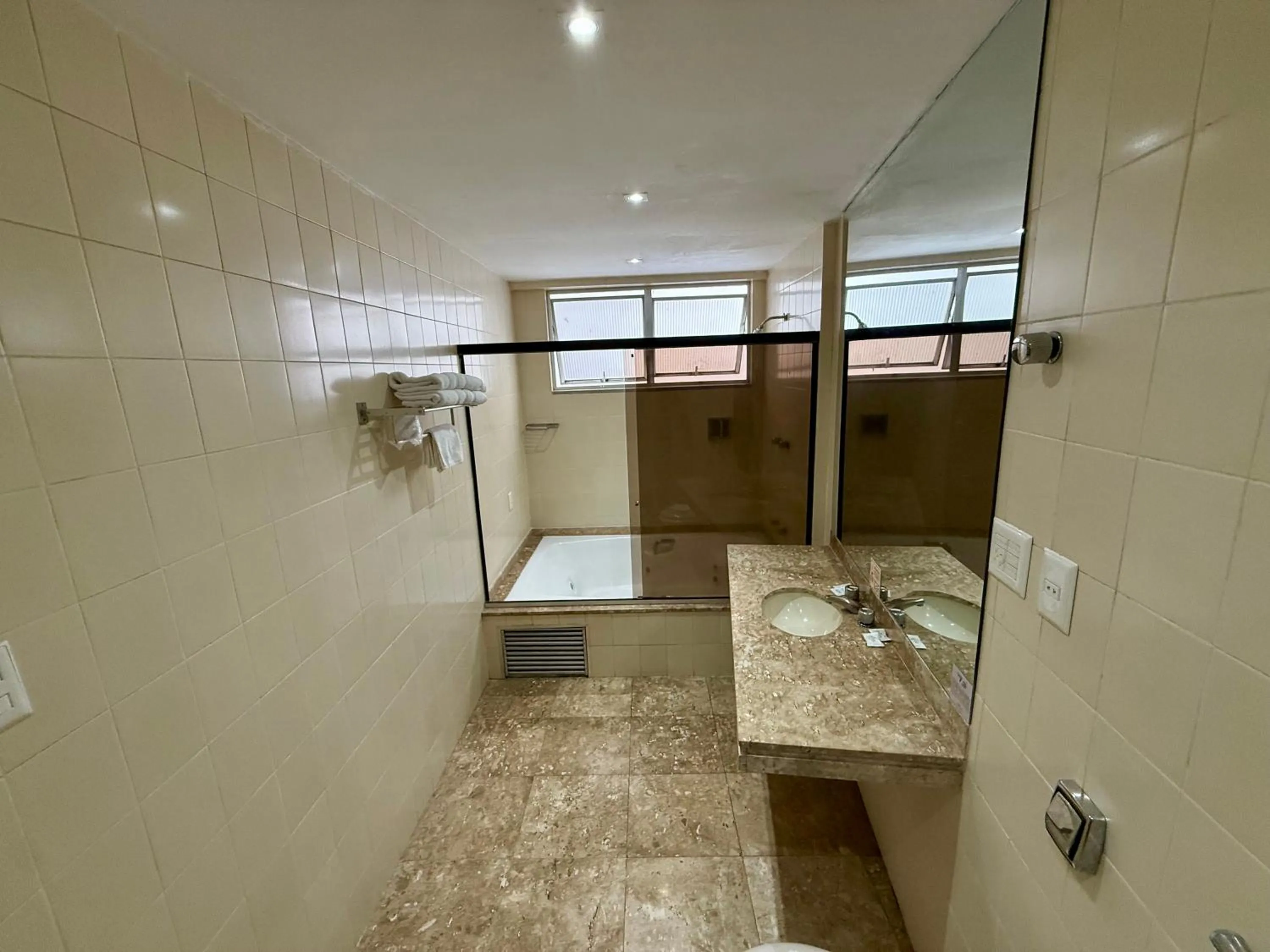 Shower in César Park Hotel