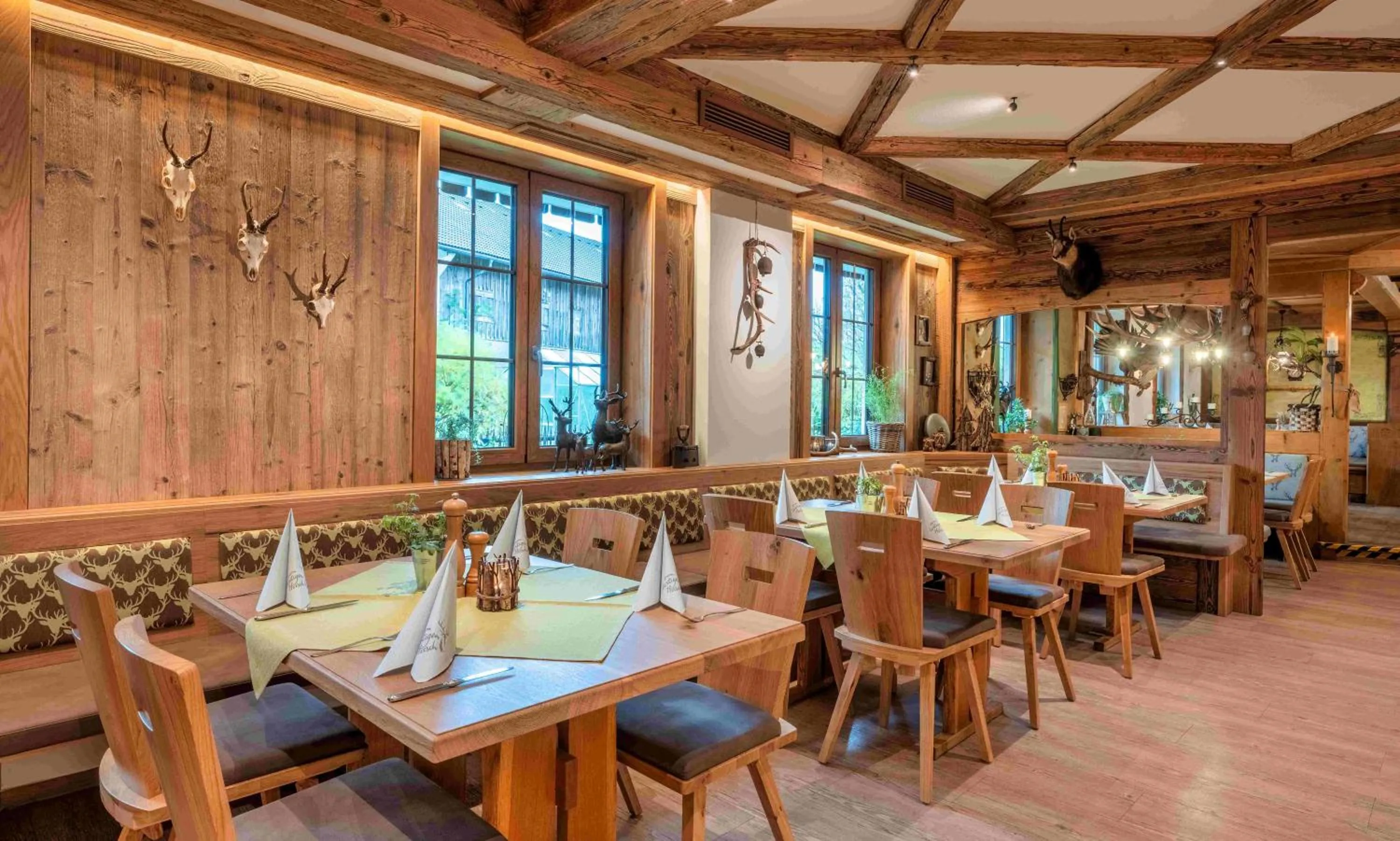 Restaurant/places to eat in lustiger Hirsch