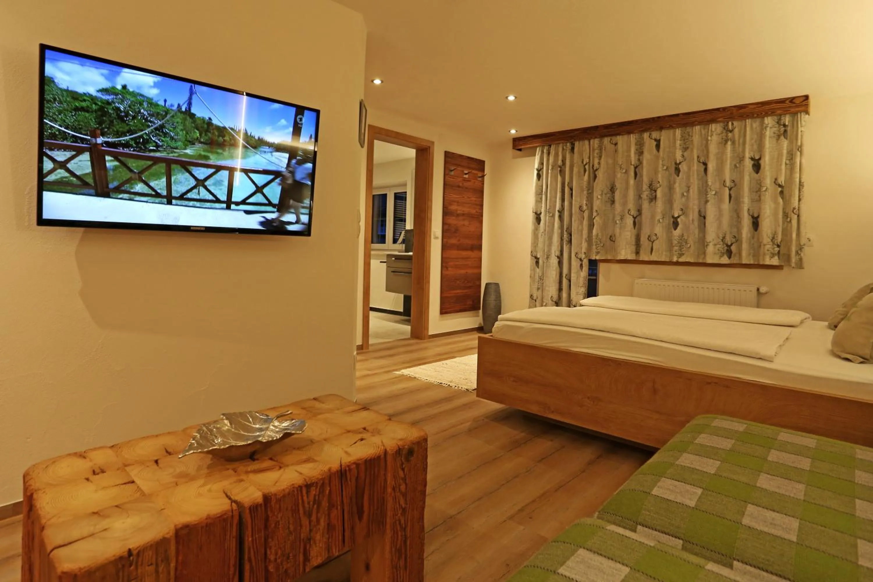 Bed in lustiger Hirsch