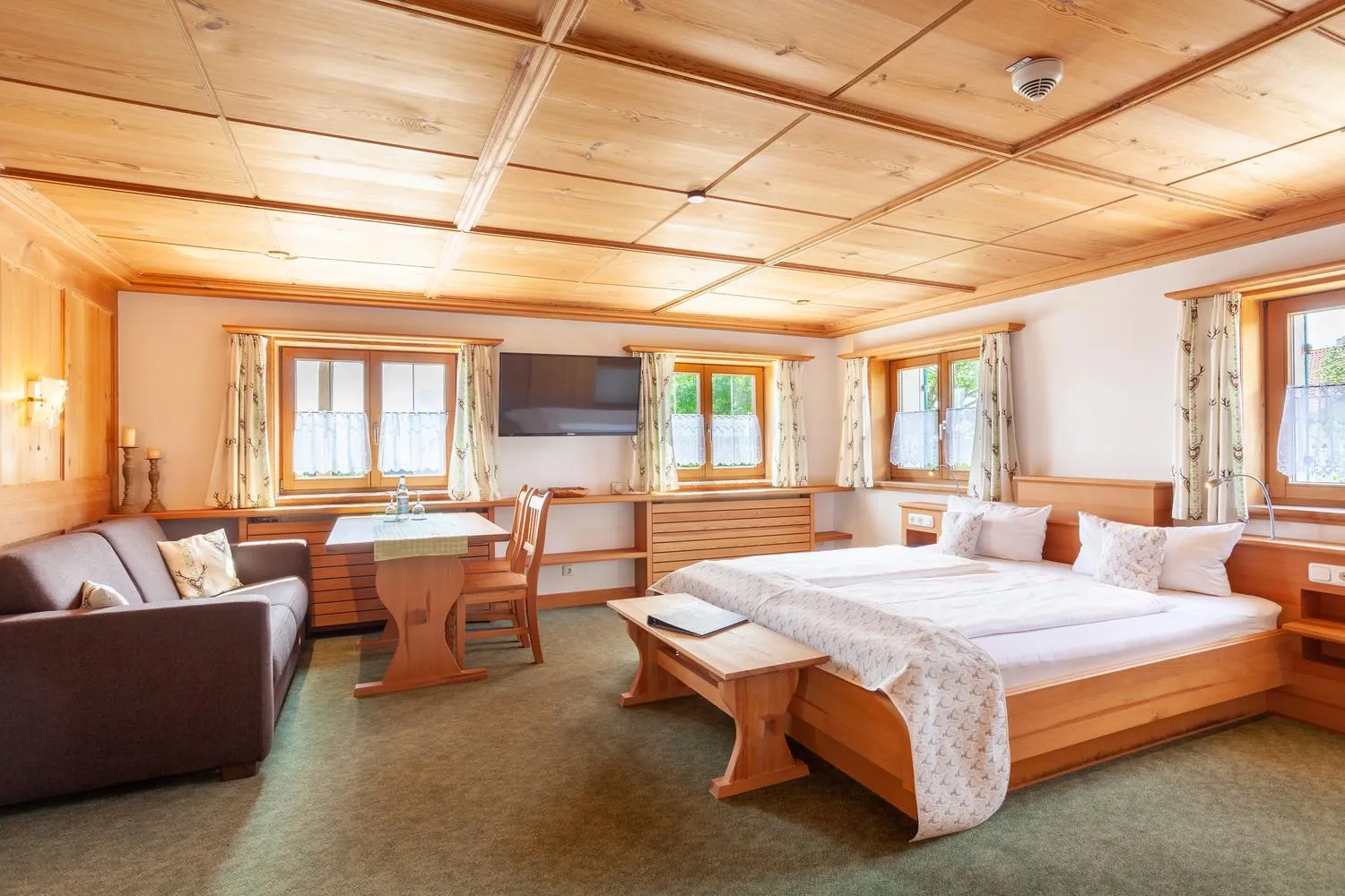 Bed in lustiger Hirsch