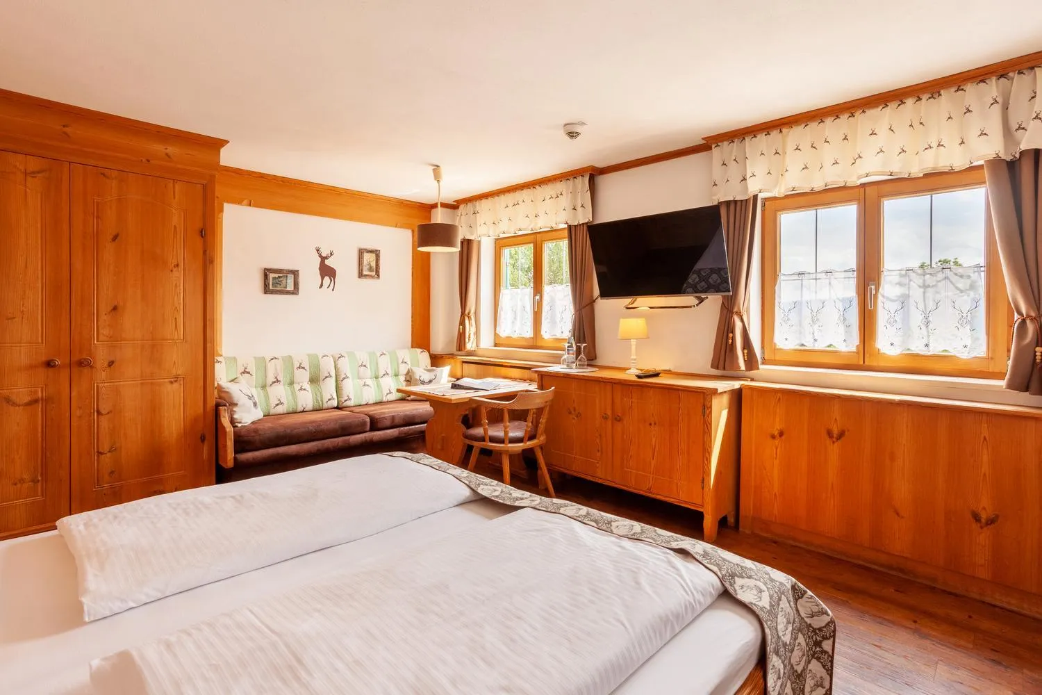 Bed in lustiger Hirsch