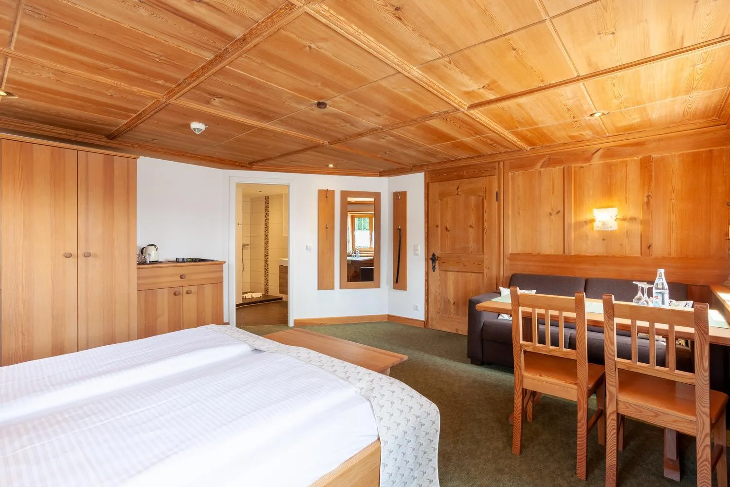 Bed in lustiger Hirsch