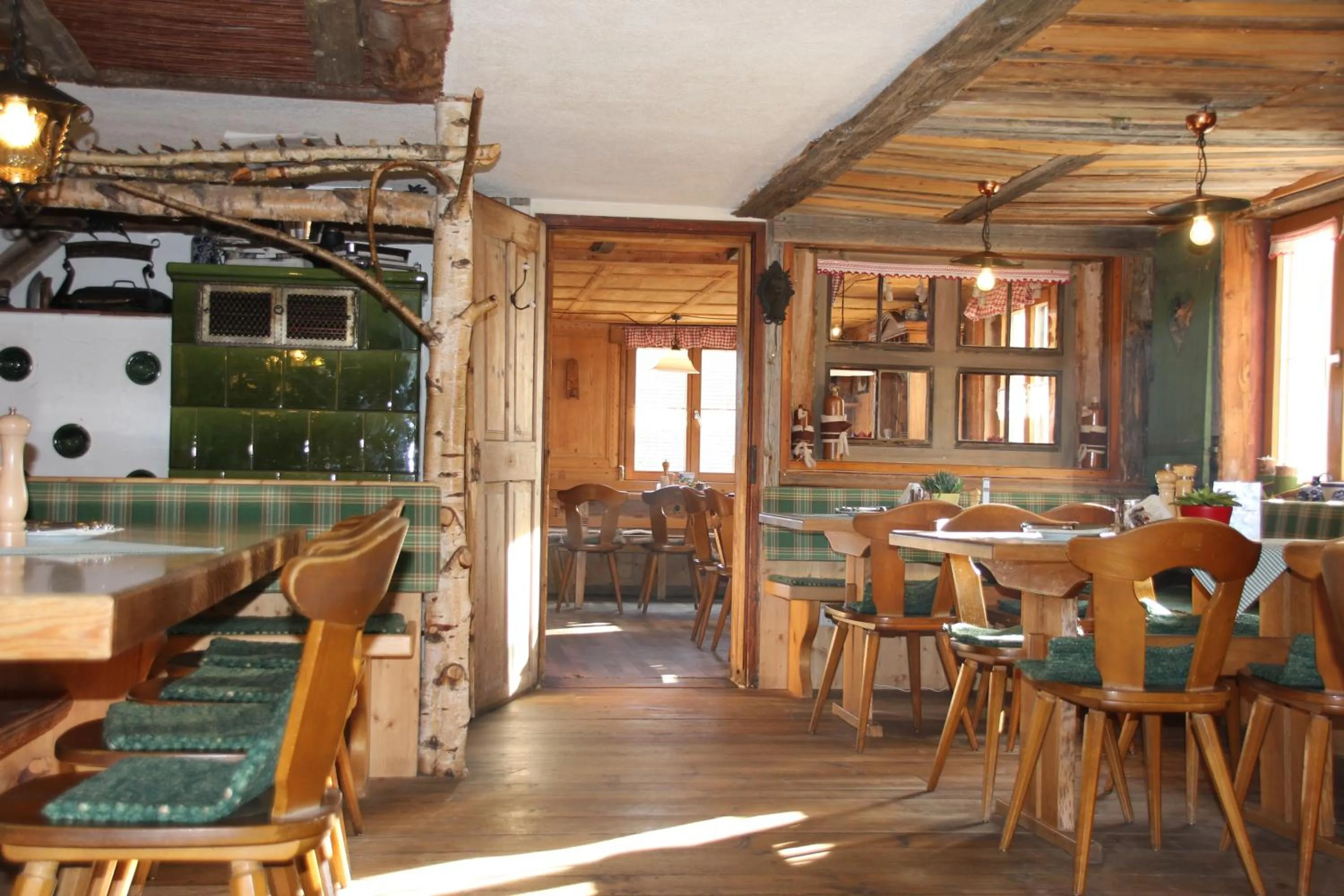 Restaurant/places to eat in lustiger Hirsch