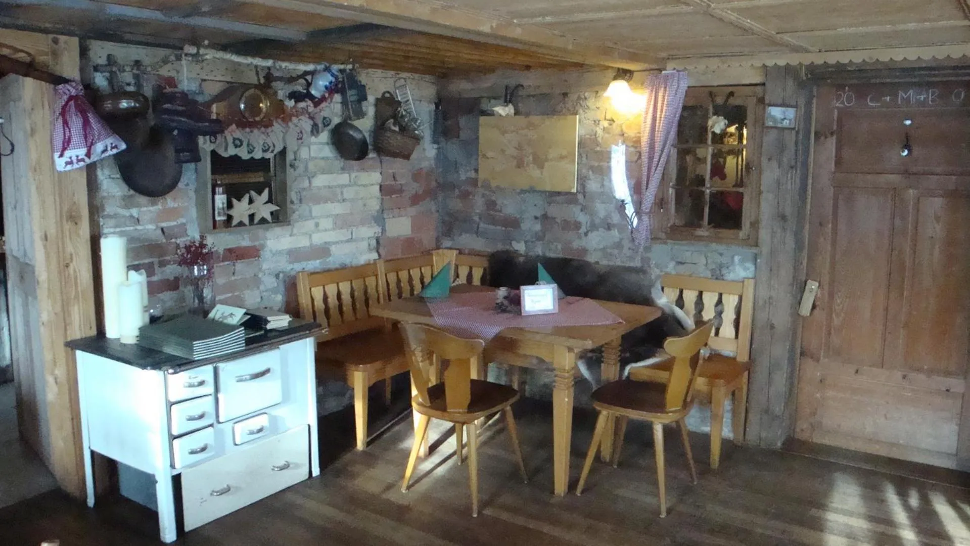 Restaurant/places to eat in lustiger Hirsch