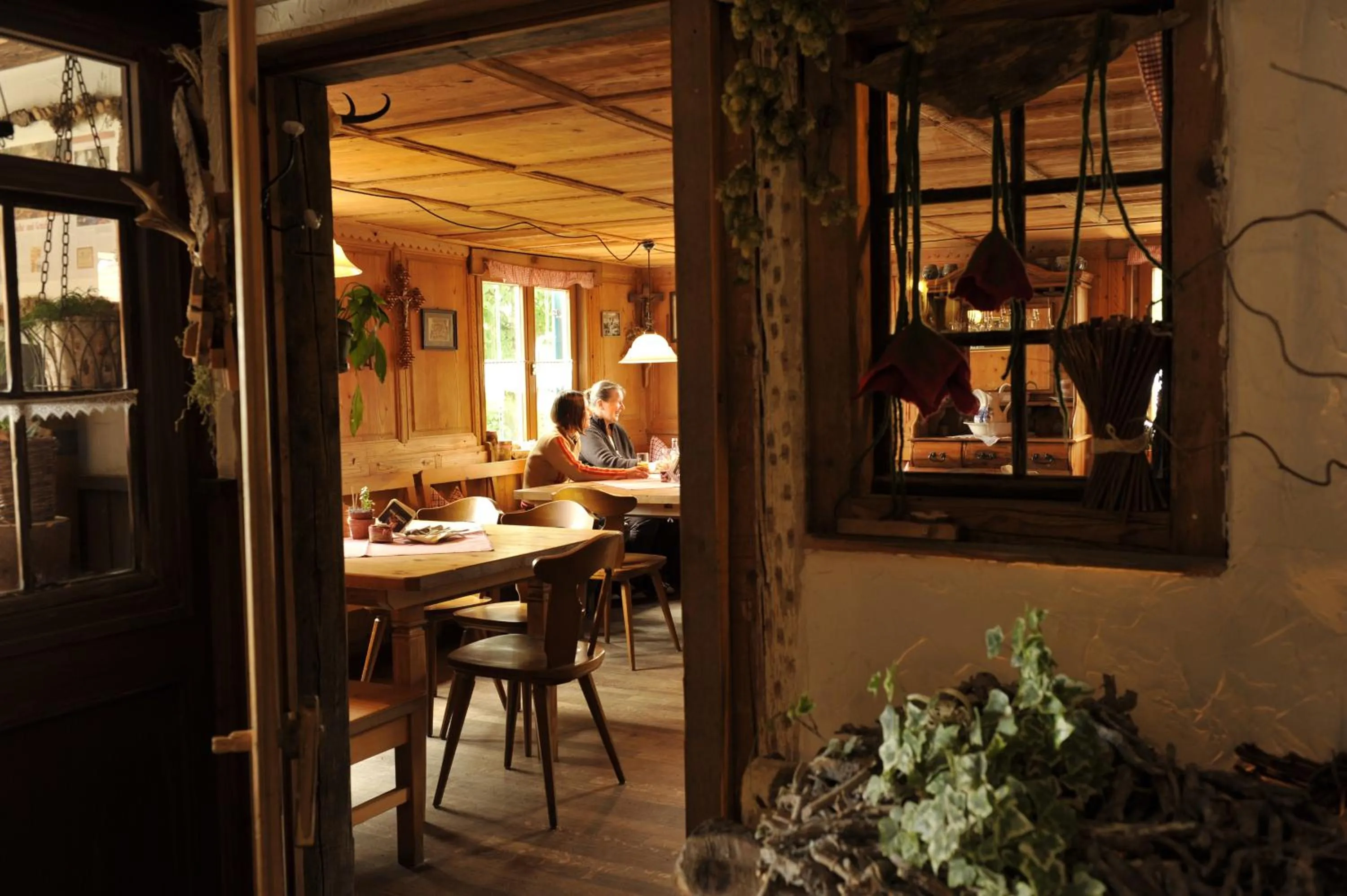 Restaurant/places to eat in lustiger Hirsch