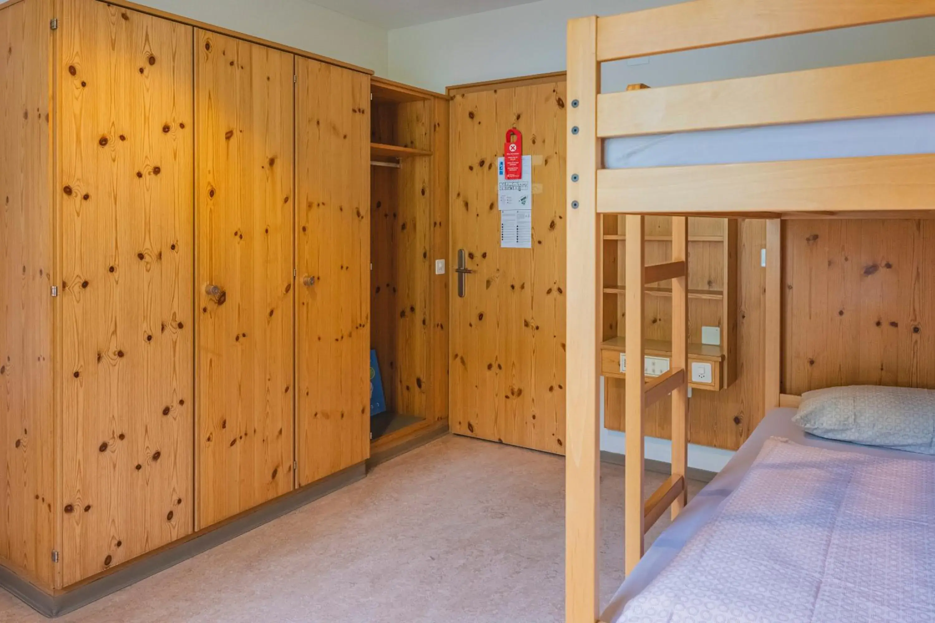 Photo of the whole room, Bed in Davos Youth Hostel Photo of the whole room, Bed in Davos Youth Hostel