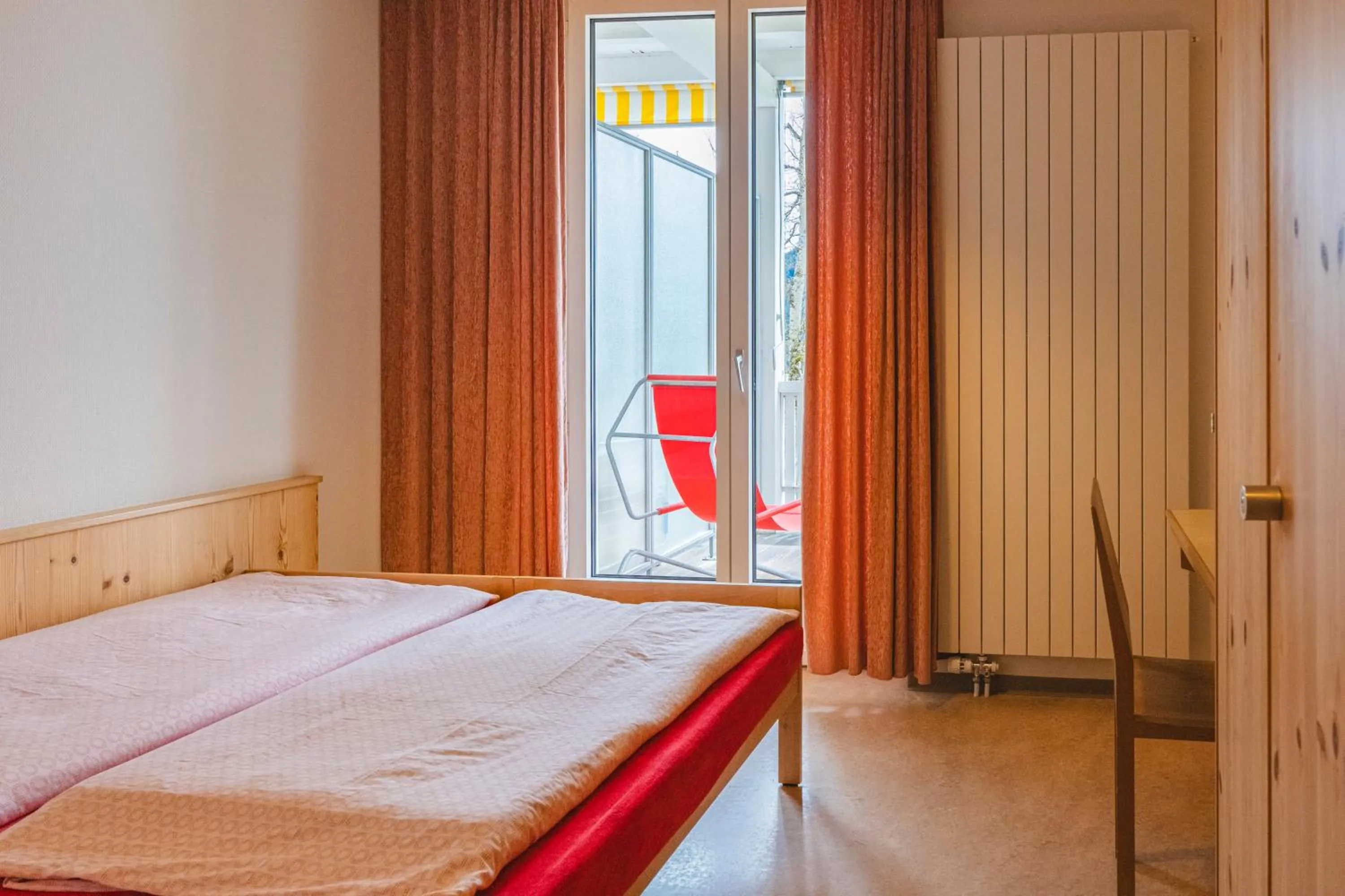 Balcony/Terrace, Bed in Davos Youth Hostel