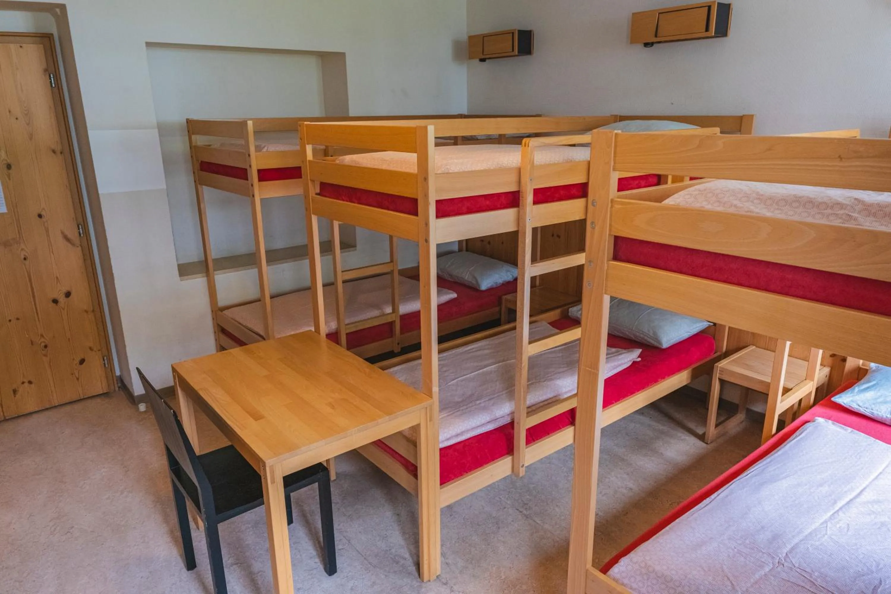 Photo of the whole room, Bed in Davos Youth Hostel