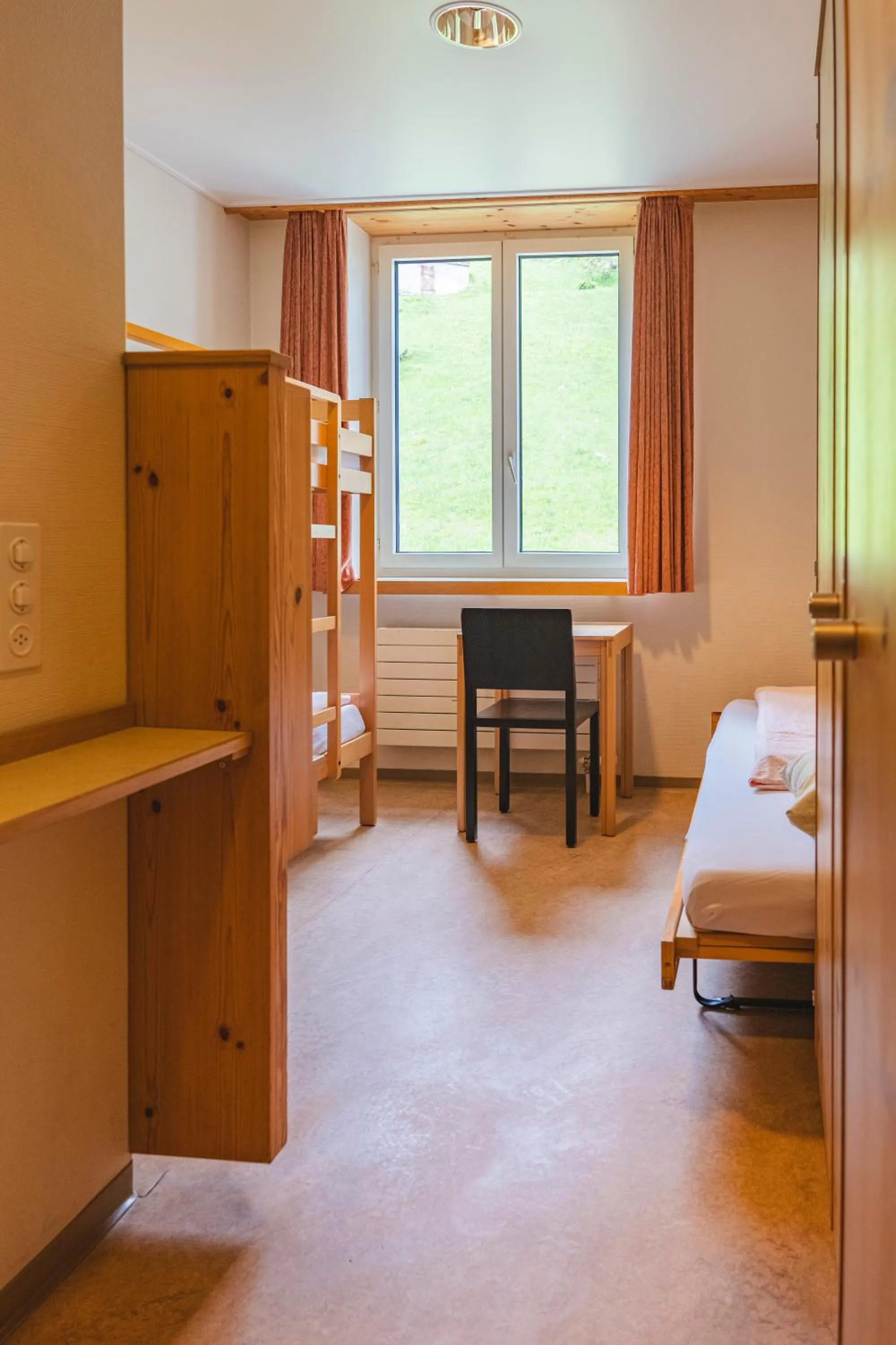 Bedroom, Bed in Davos Youth Hostel