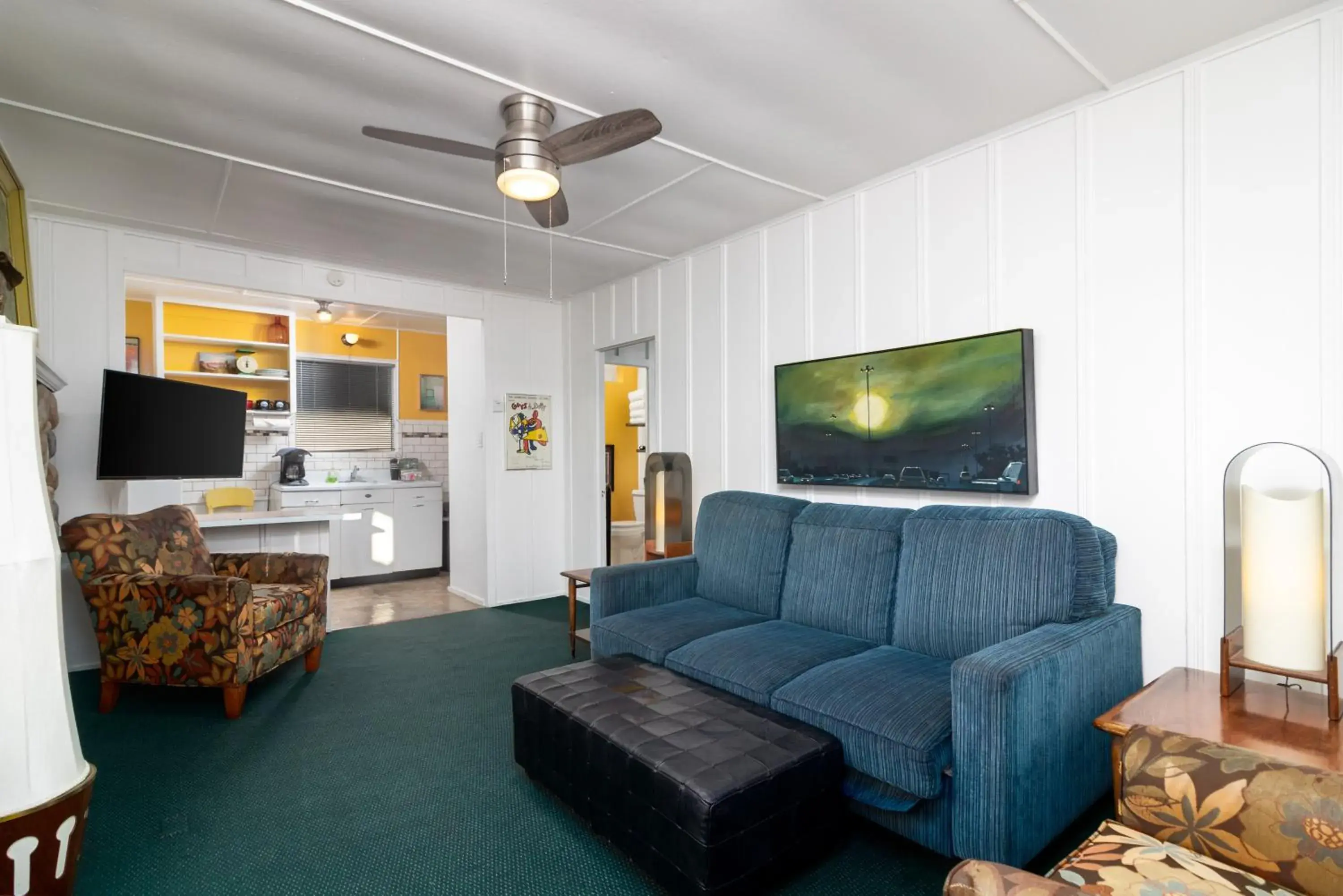 TV and multimedia, Seating Area in The Motor Lodge