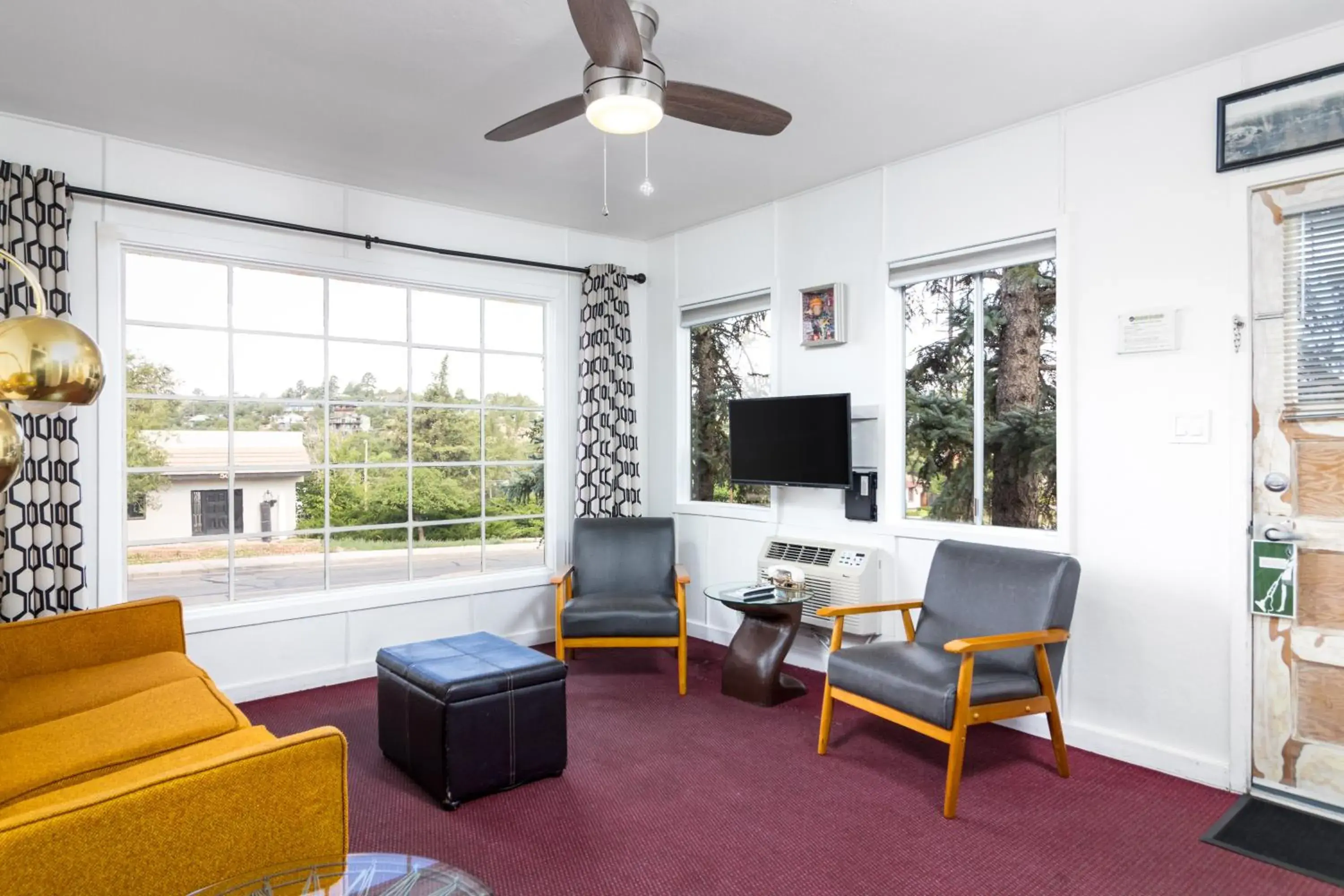 TV and multimedia, Seating Area in The Motor Lodge