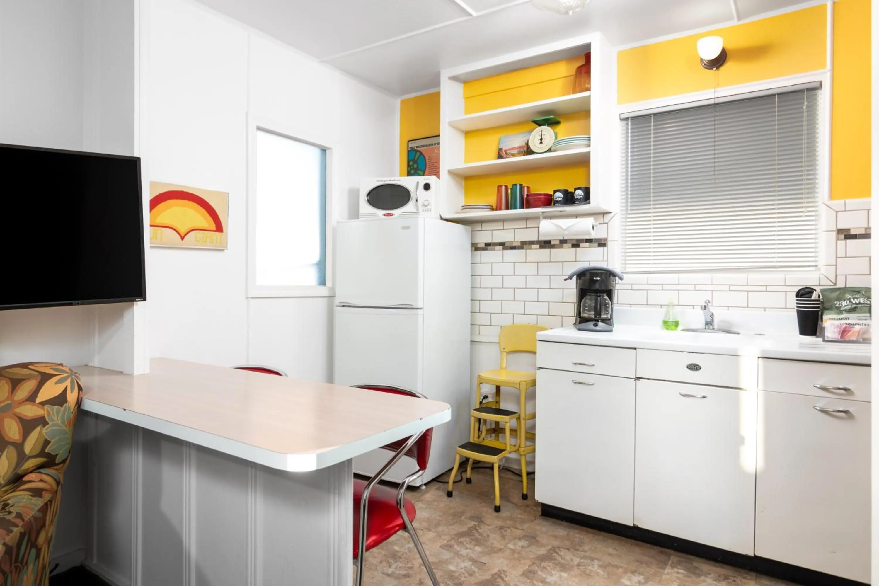 Kitchen or kitchenette in The Motor Lodge