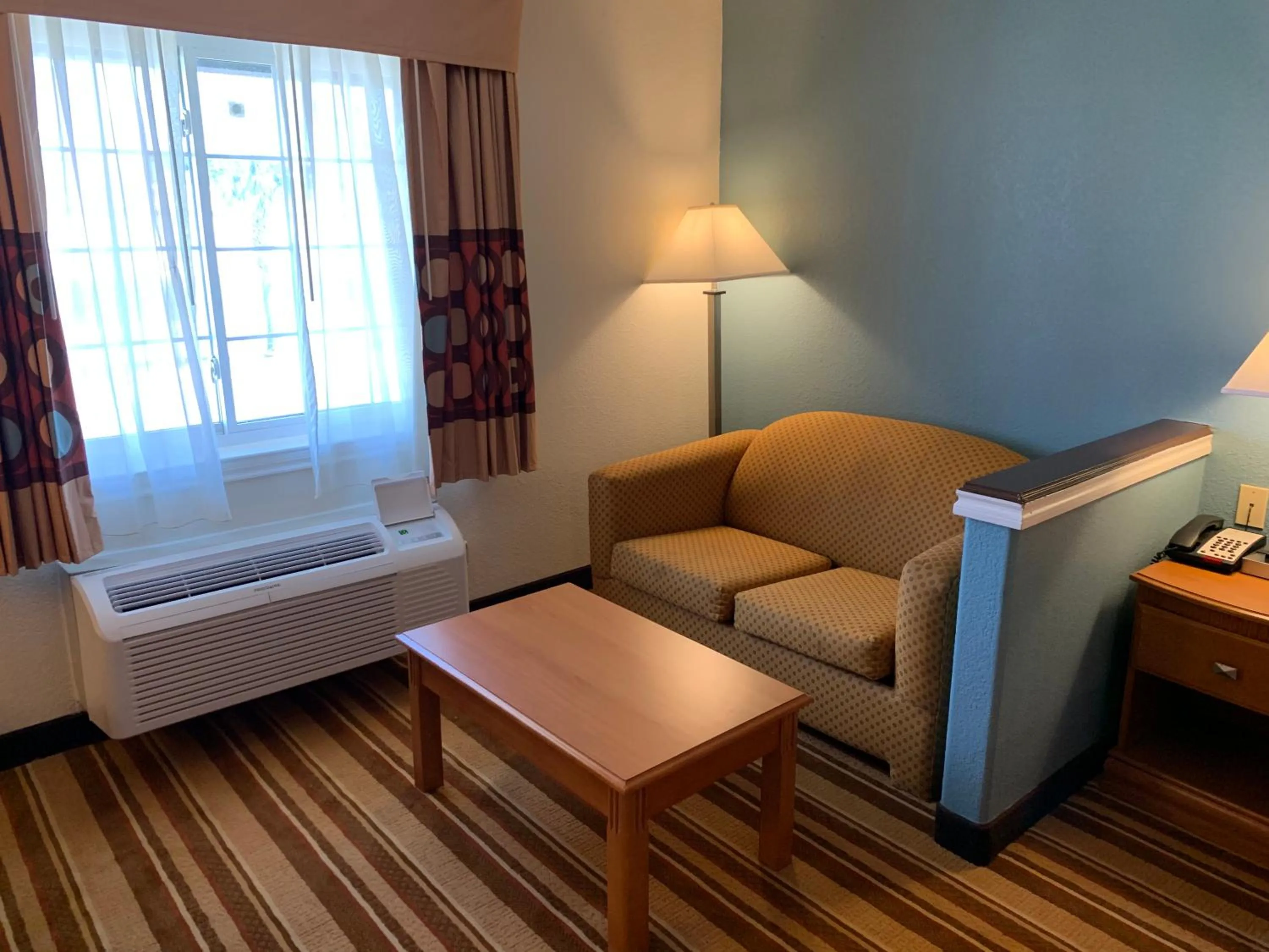 Seating area in Super 8 by Wyndham Beaumont I-10 College St