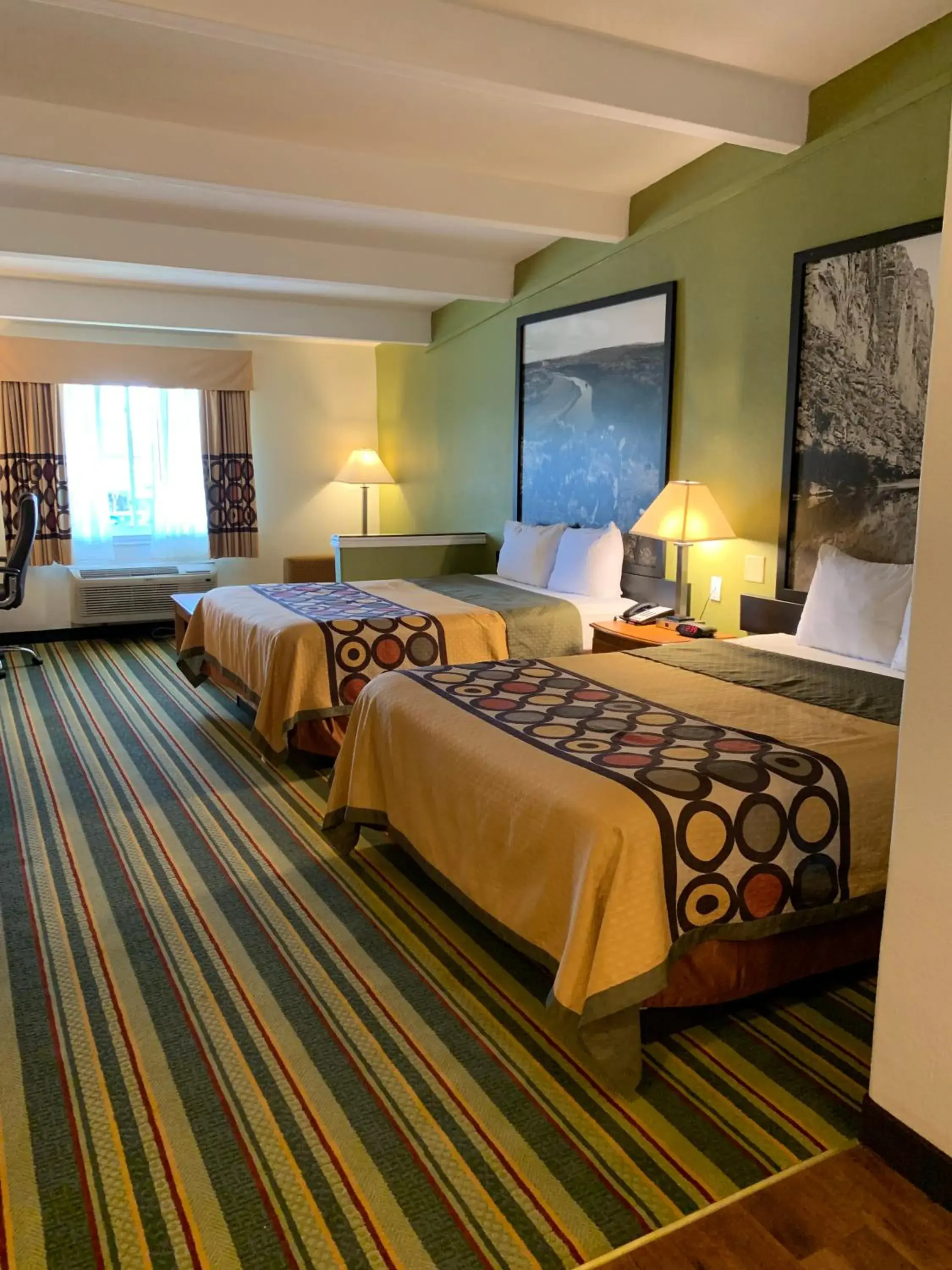 Bed in Super 8 by Wyndham Beaumont I-10 College St Bed in Super 8 by Wyndham Beaumont I-10 College St