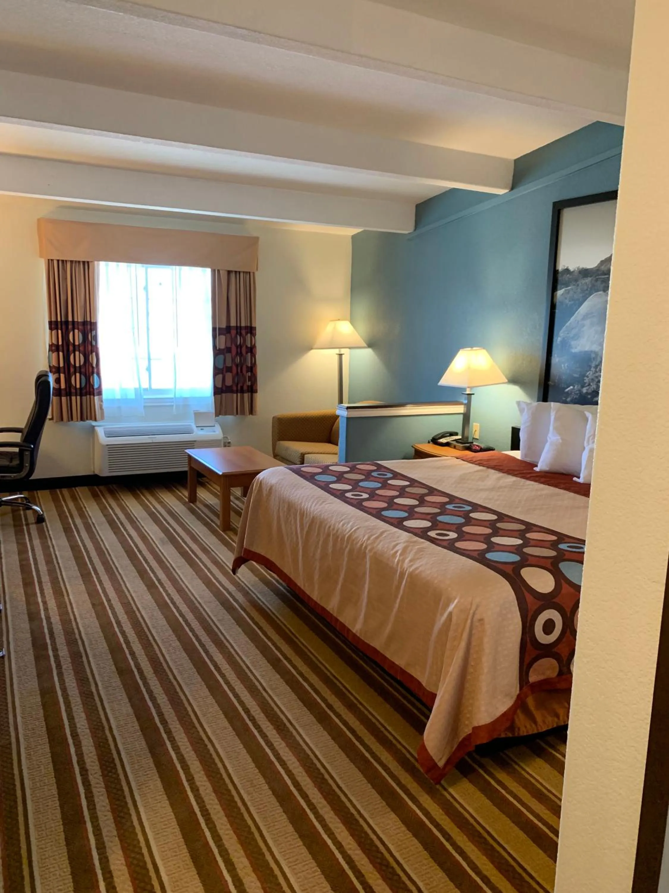 Photo of the whole room, Bed in Super 8 by Wyndham Beaumont I-10 College St