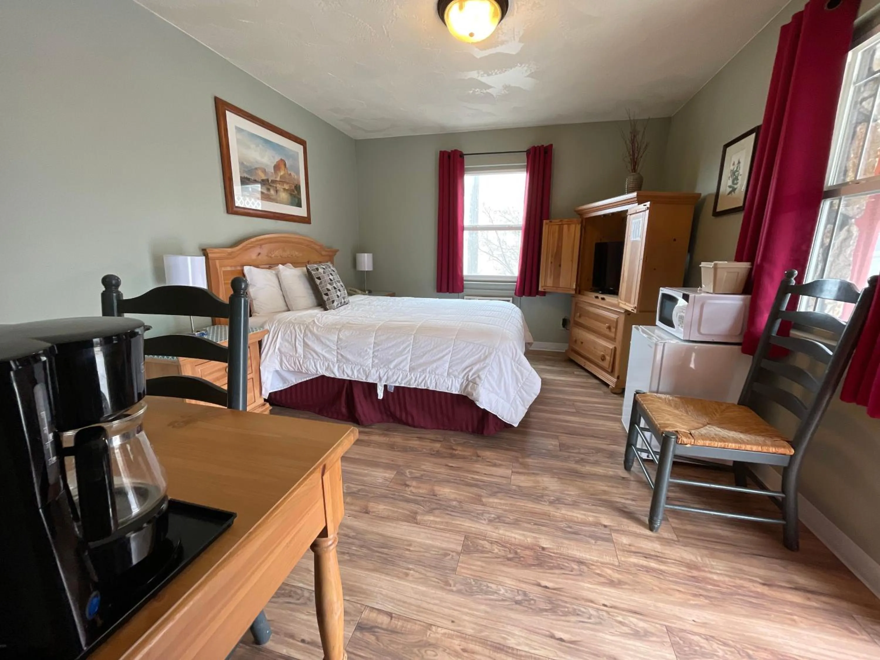 Photo of the whole room, Bed in Rugged Country Lodge