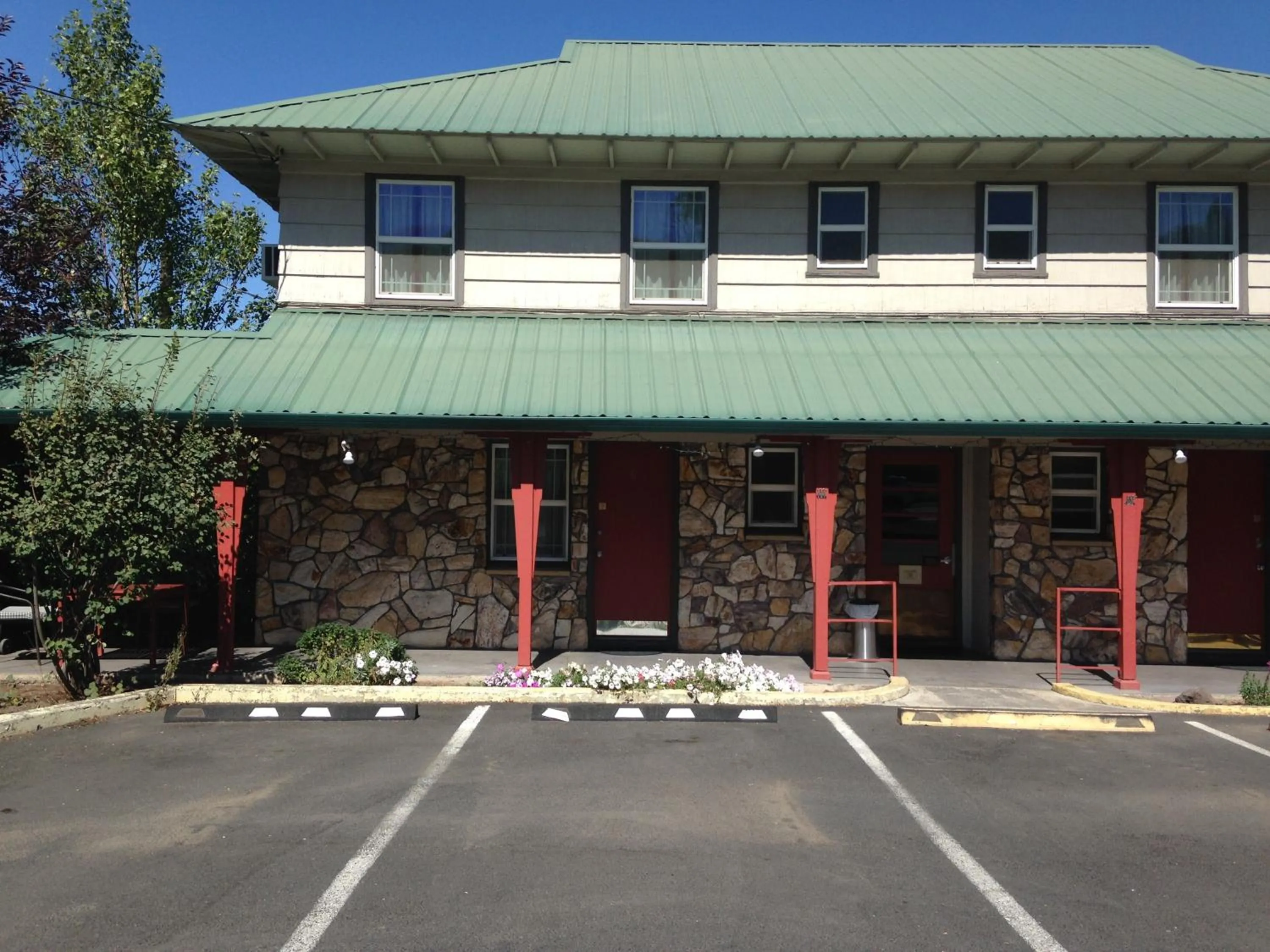 Property building in Rugged Country Lodge