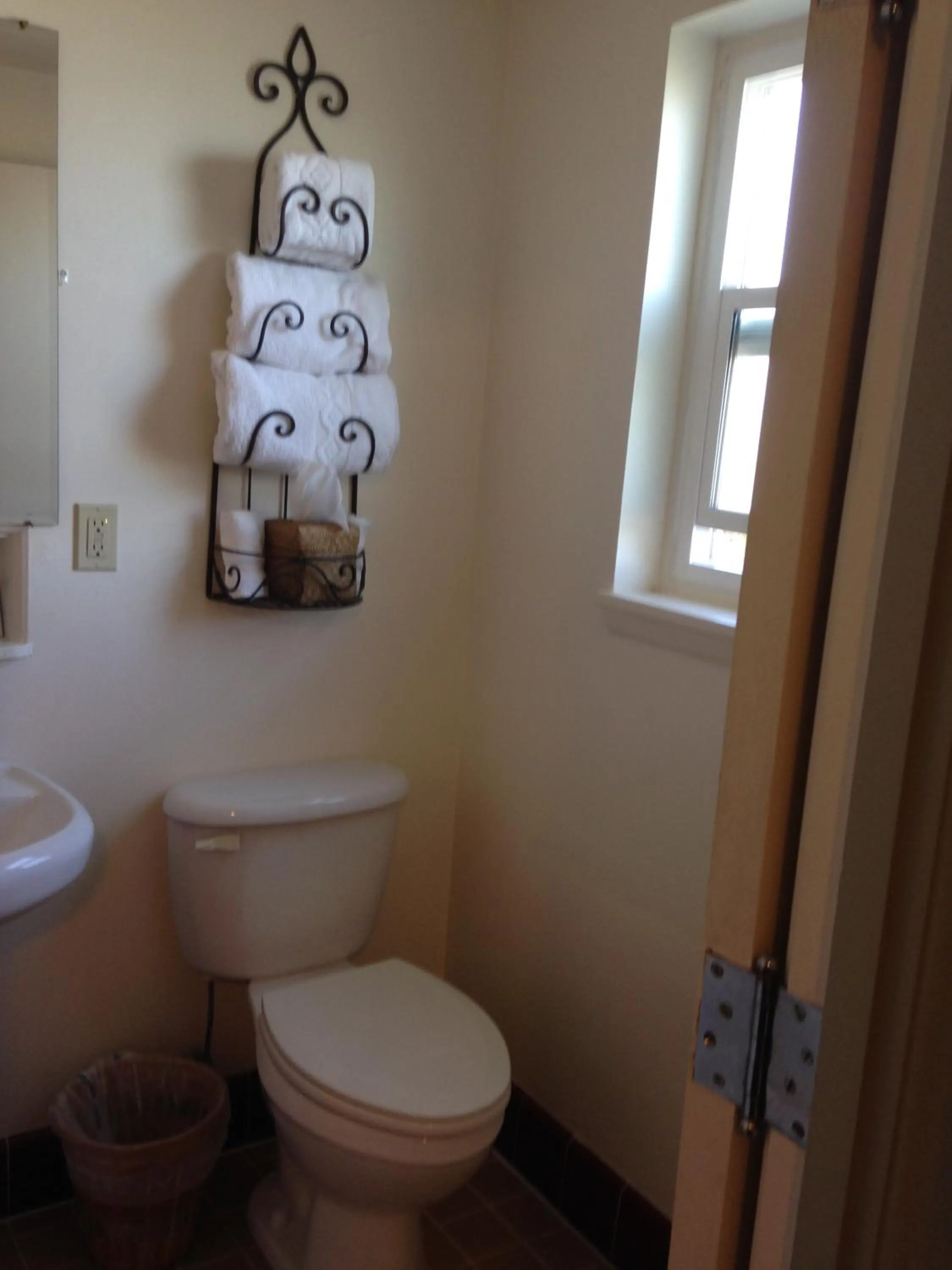 Toilet in Rugged Country Lodge