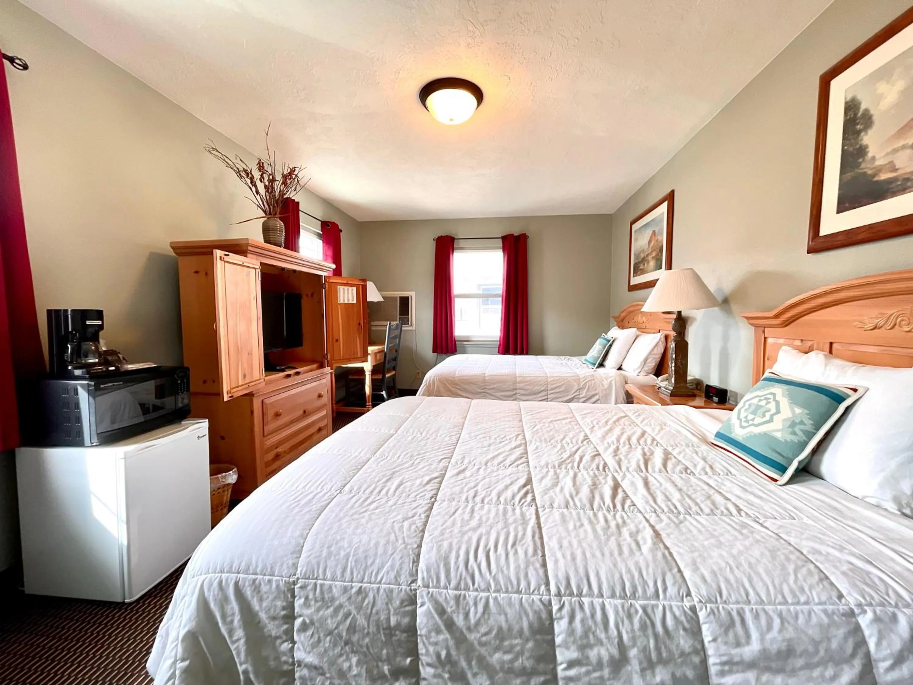 Photo of the whole room, Bed in Rugged Country Lodge