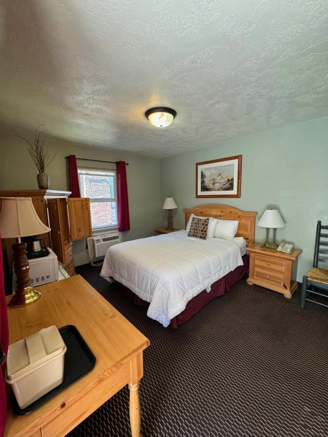 Bed in Rugged Country Lodge