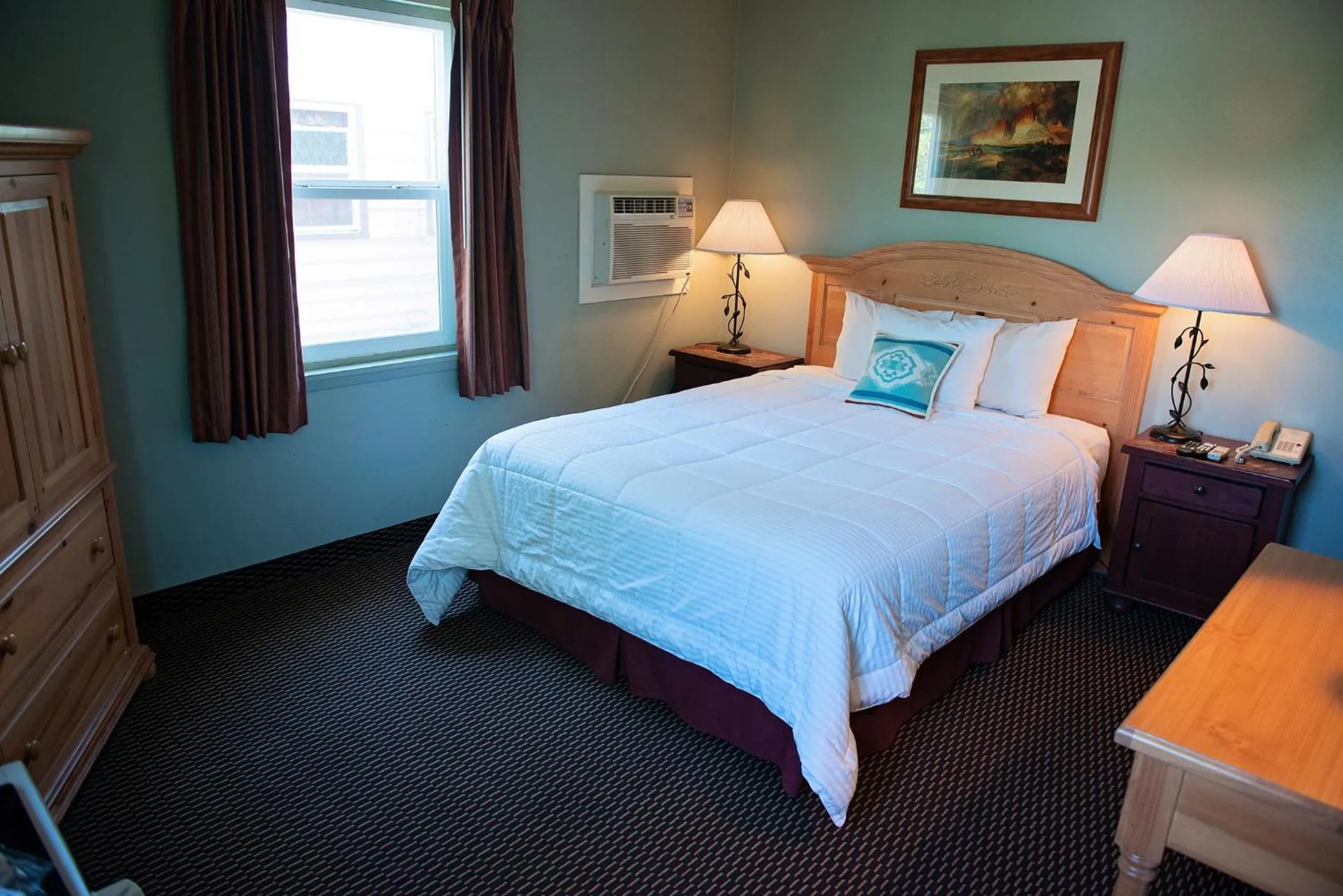 Photo of the whole room, Bed in Rugged Country Lodge