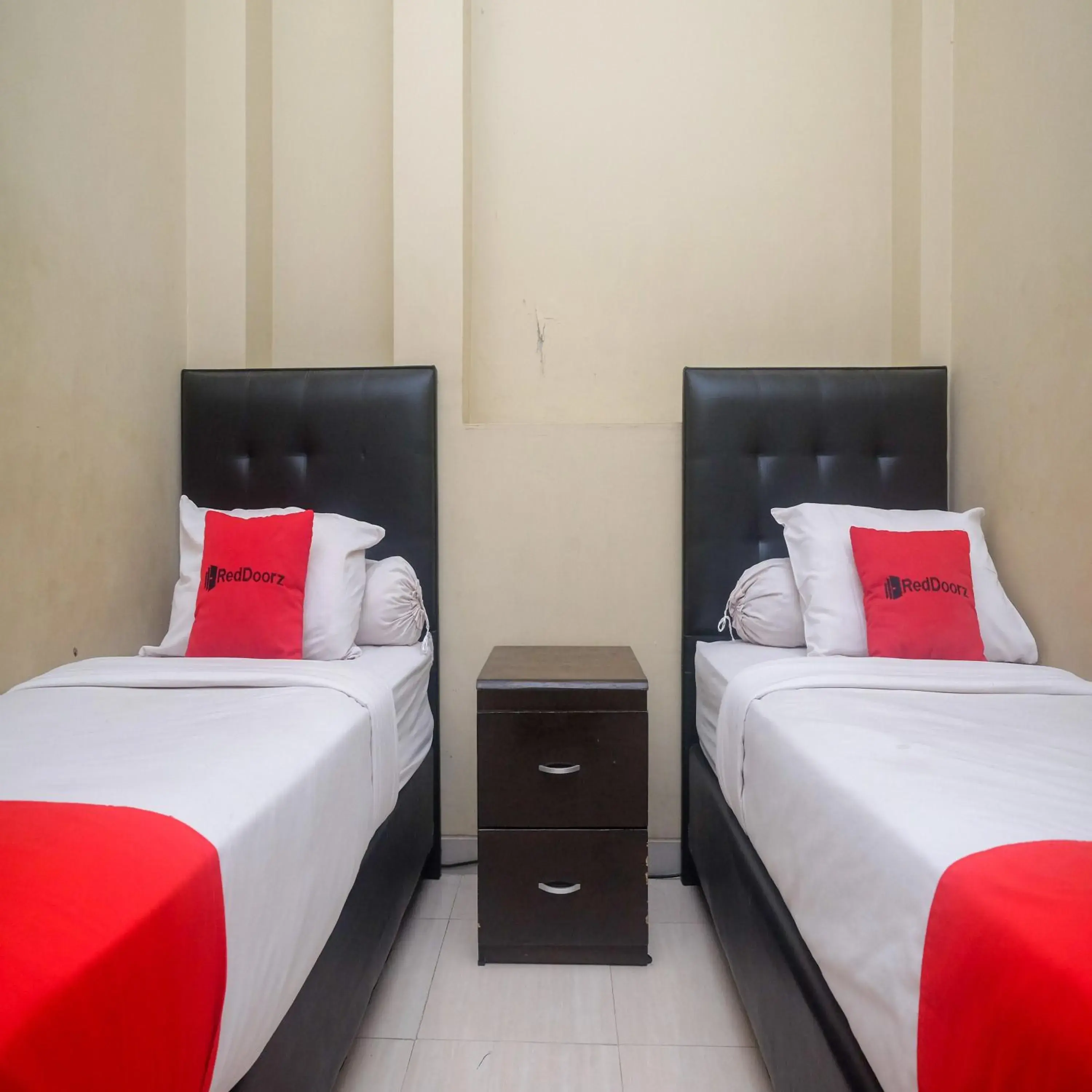 Bedroom, Bed in RedDoorz Plus @ Timoho Bedroom, Bed in RedDoorz Plus @ Timoho