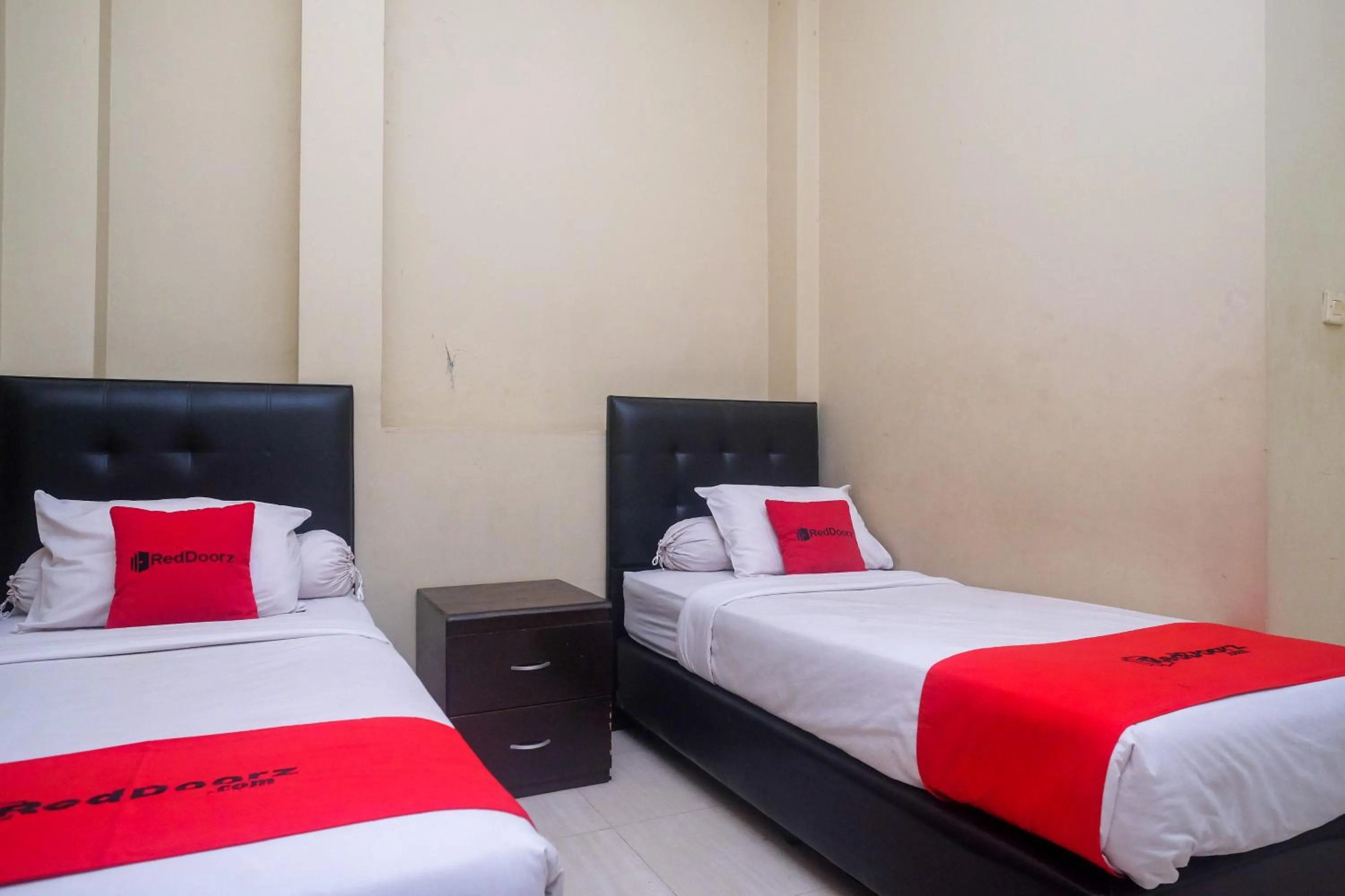 Bedroom, Bed in RedDoorz Plus @ Timoho