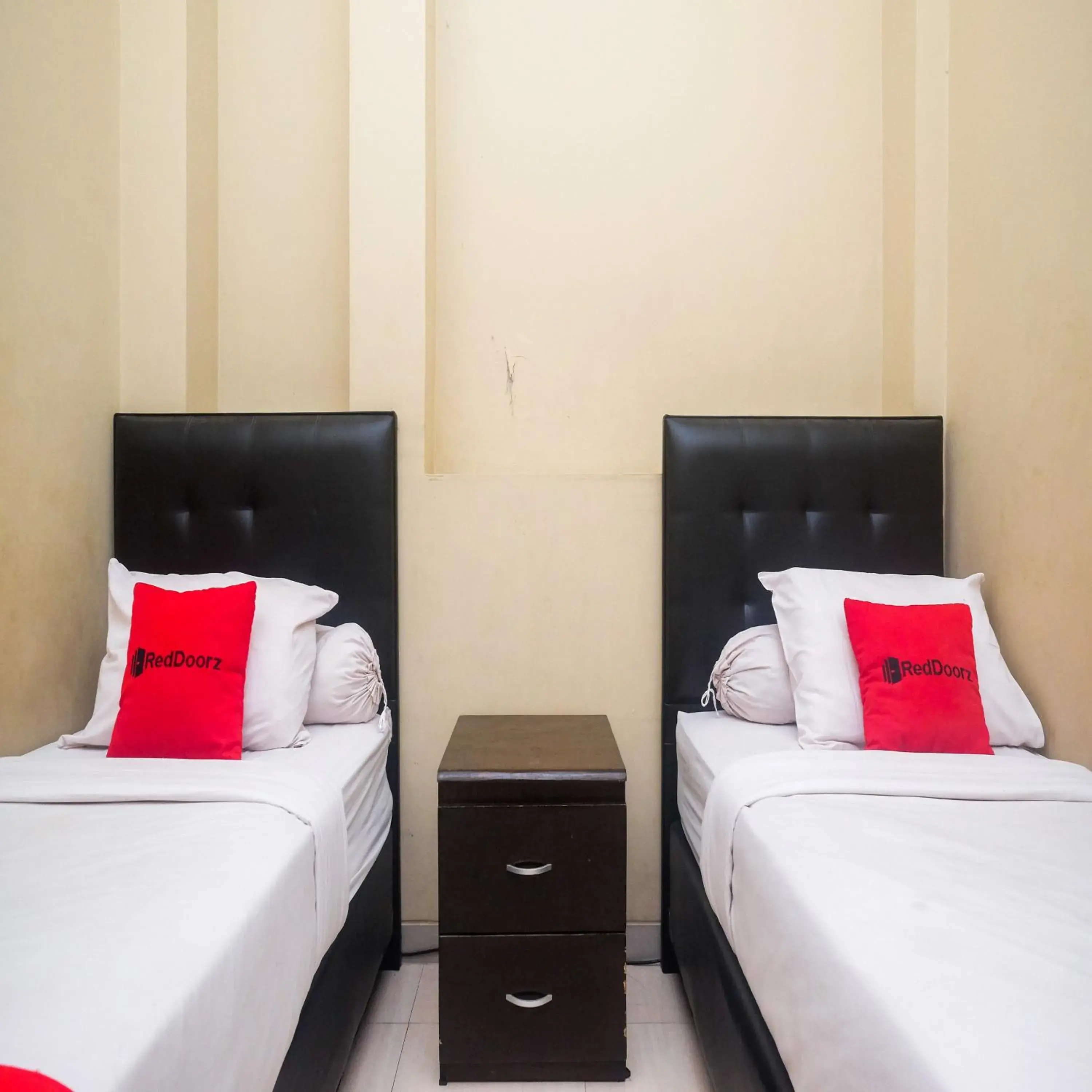 Bedroom, Bed in RedDoorz Plus @ Timoho Bedroom, Bed in RedDoorz Plus @ Timoho