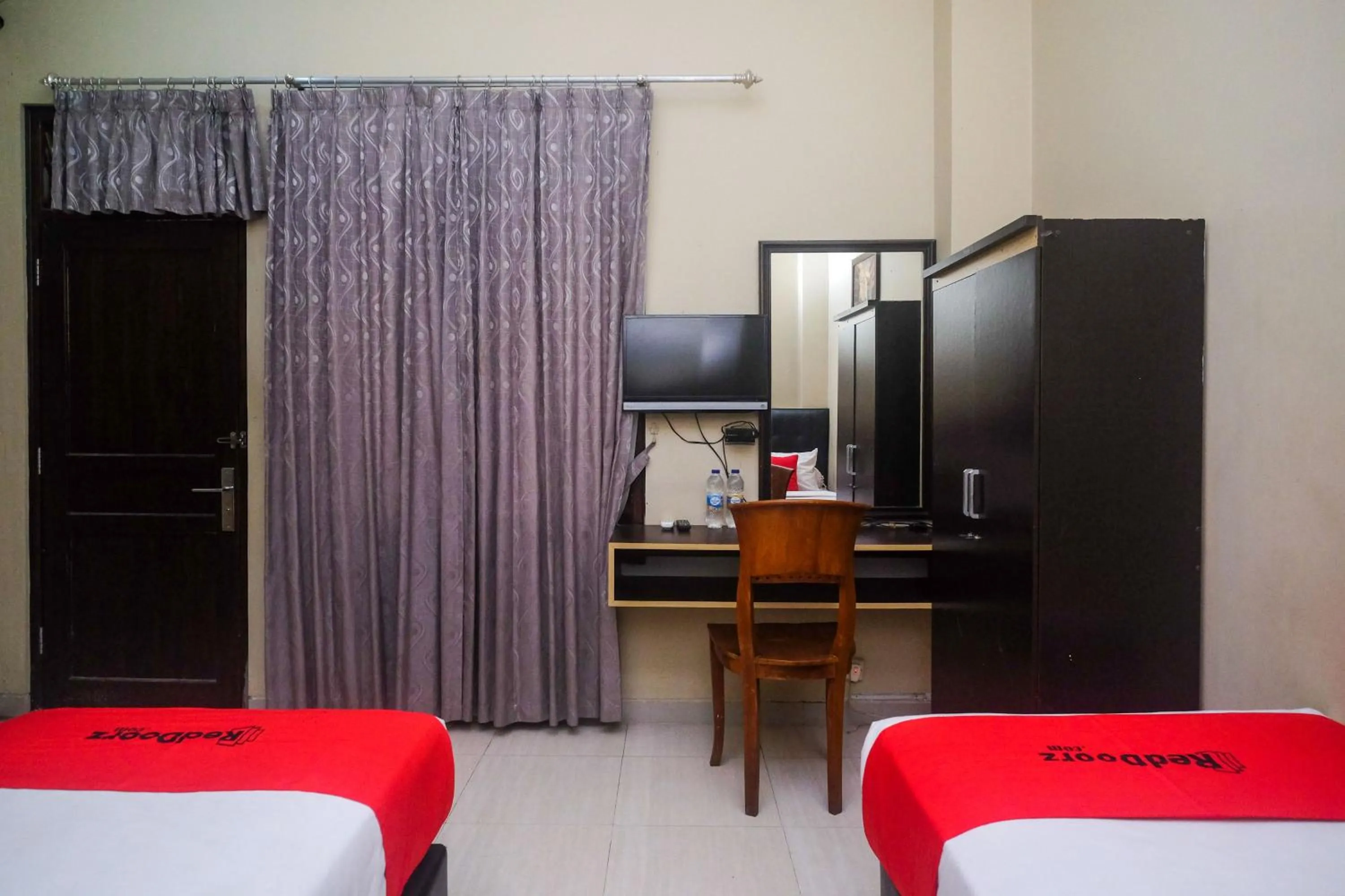 Bedroom, Bed in RedDoorz Plus @ Timoho