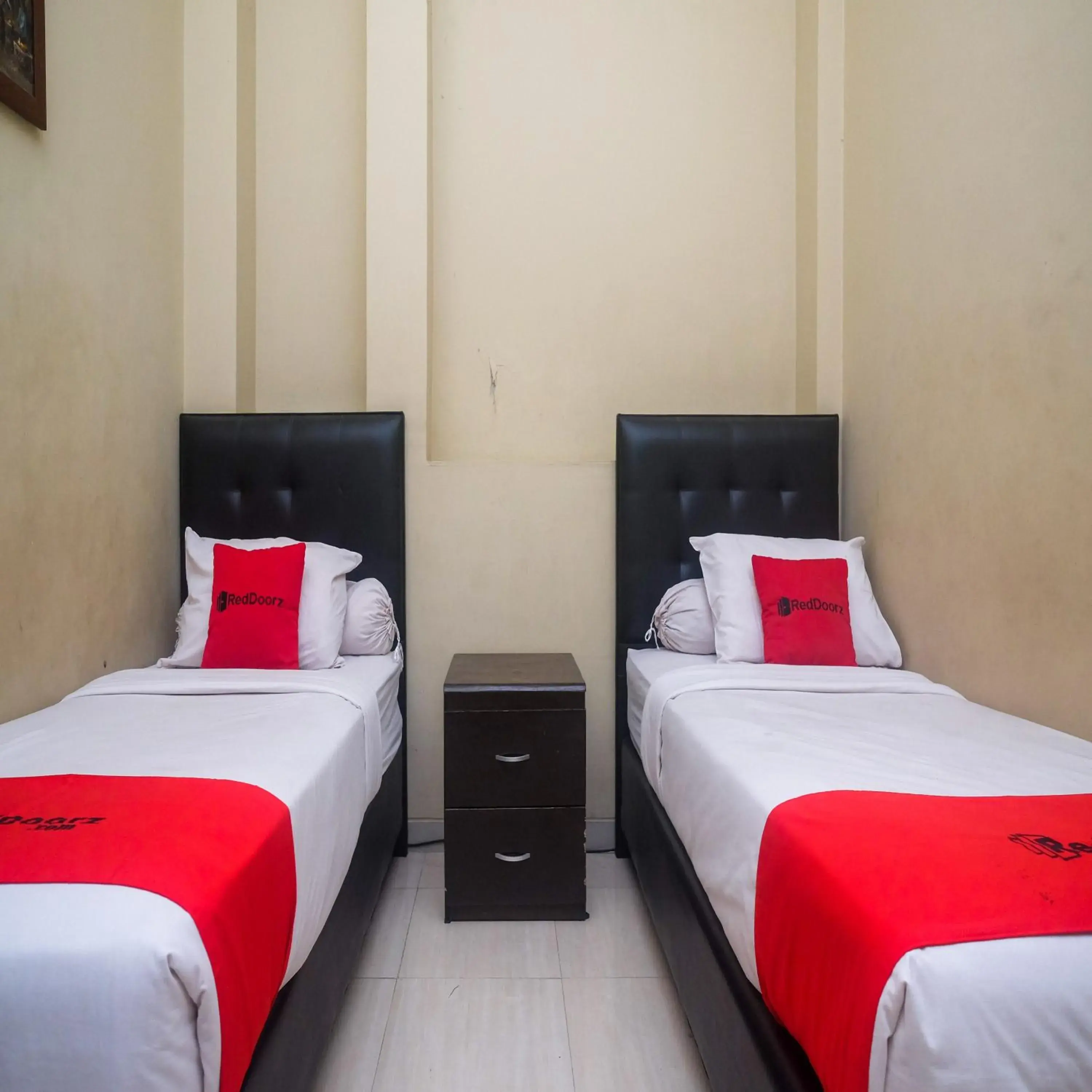 Bedroom, Bed in RedDoorz Plus @ Timoho Bedroom, Bed in RedDoorz Plus @ Timoho