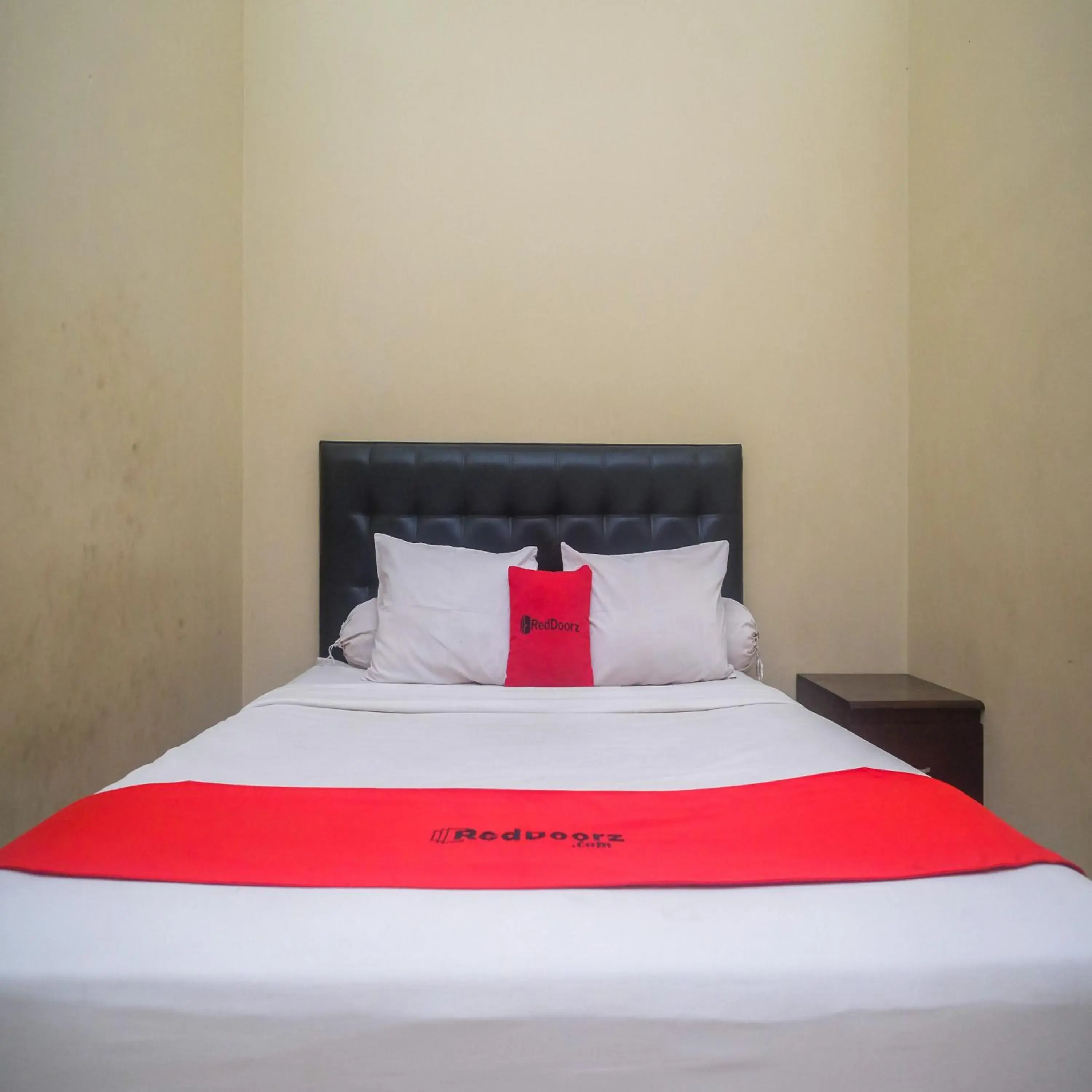 Bedroom, Bed in RedDoorz Plus @ Timoho Bedroom, Bed in RedDoorz Plus @ Timoho