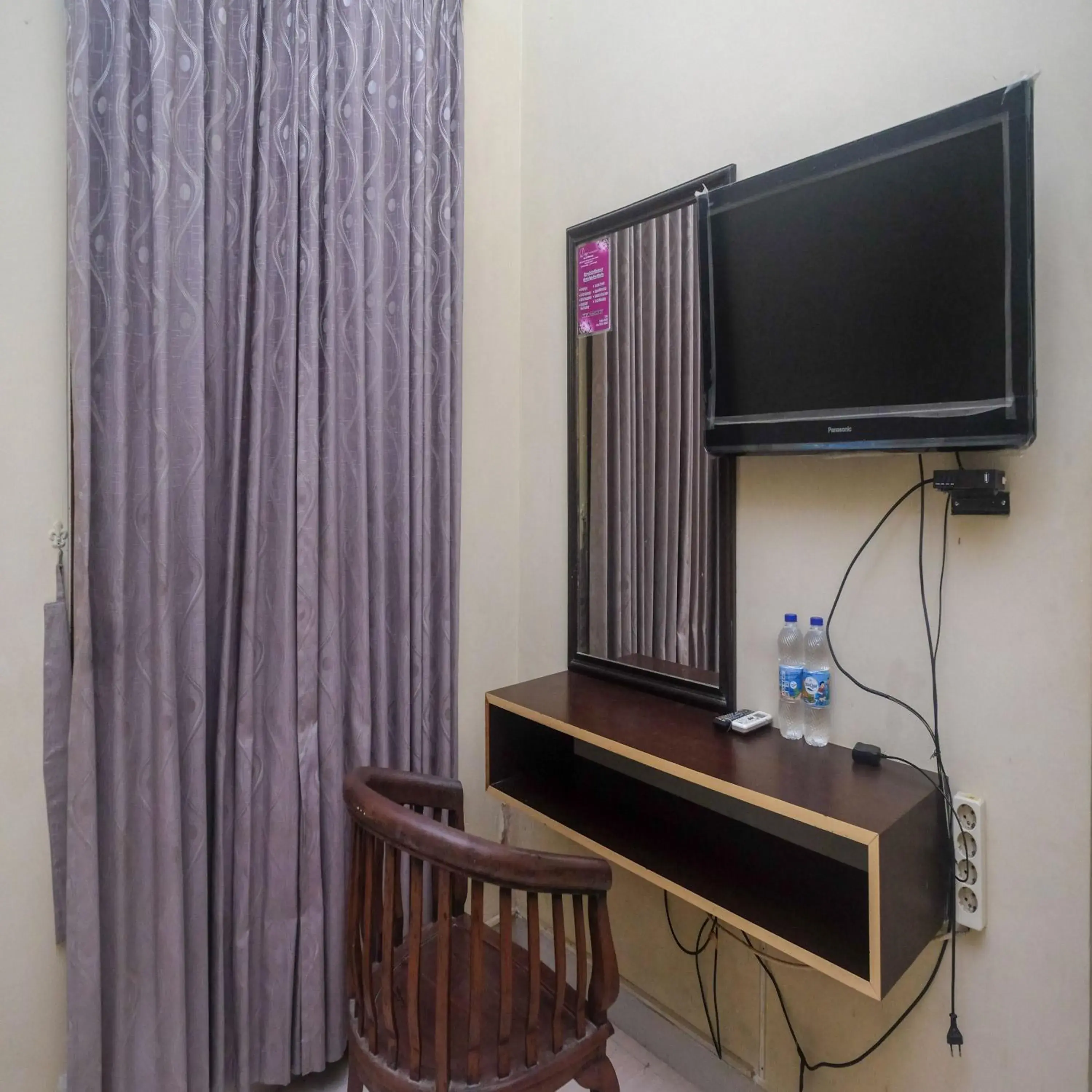 Bedroom in RedDoorz Plus @ Timoho Bedroom in RedDoorz Plus @ Timoho